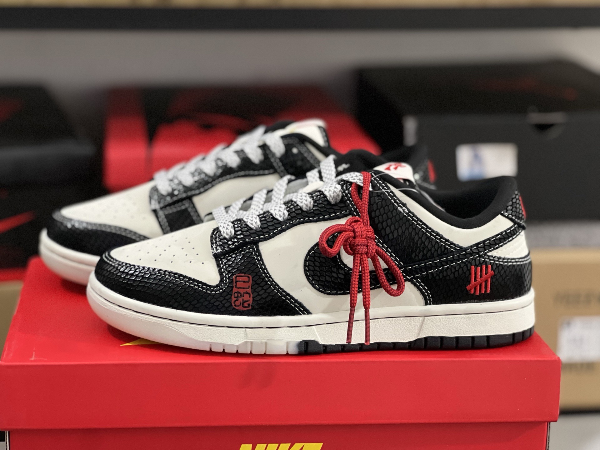 MiniCost Shoe 4