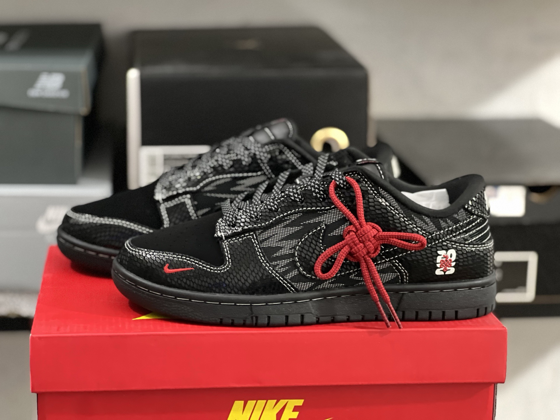 MiniCost Shoe 3