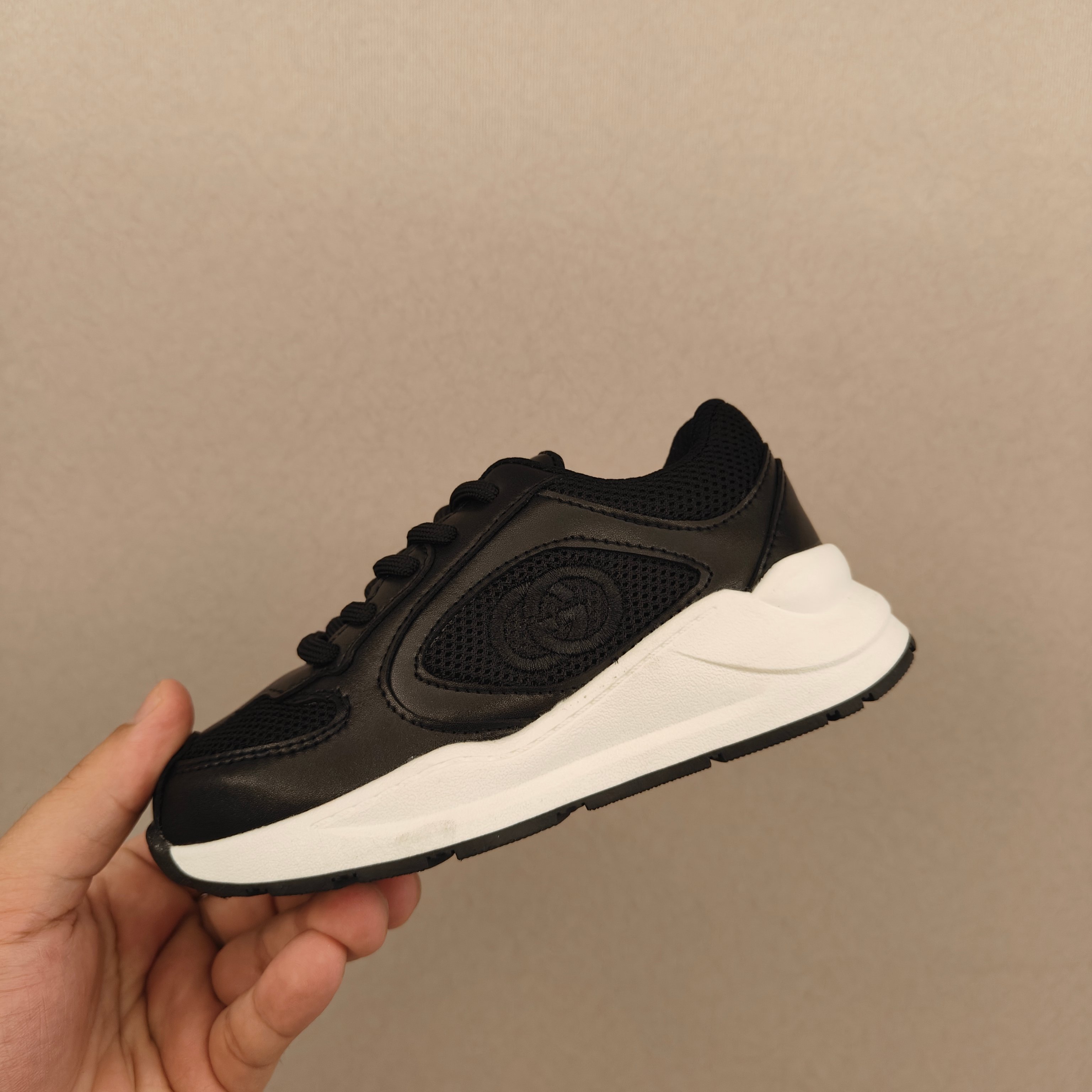 图片[4]-🌟现货🌟跑量款 Gucci Run儿童🧒系列运动鞋， 🔥🔥🔥古奇亲子系列🌹 🐢这一单品的设计从运动世界中汲取灵感 丝稠皮 互扣式双G 刺绣 儿童版更加精细-选品中心