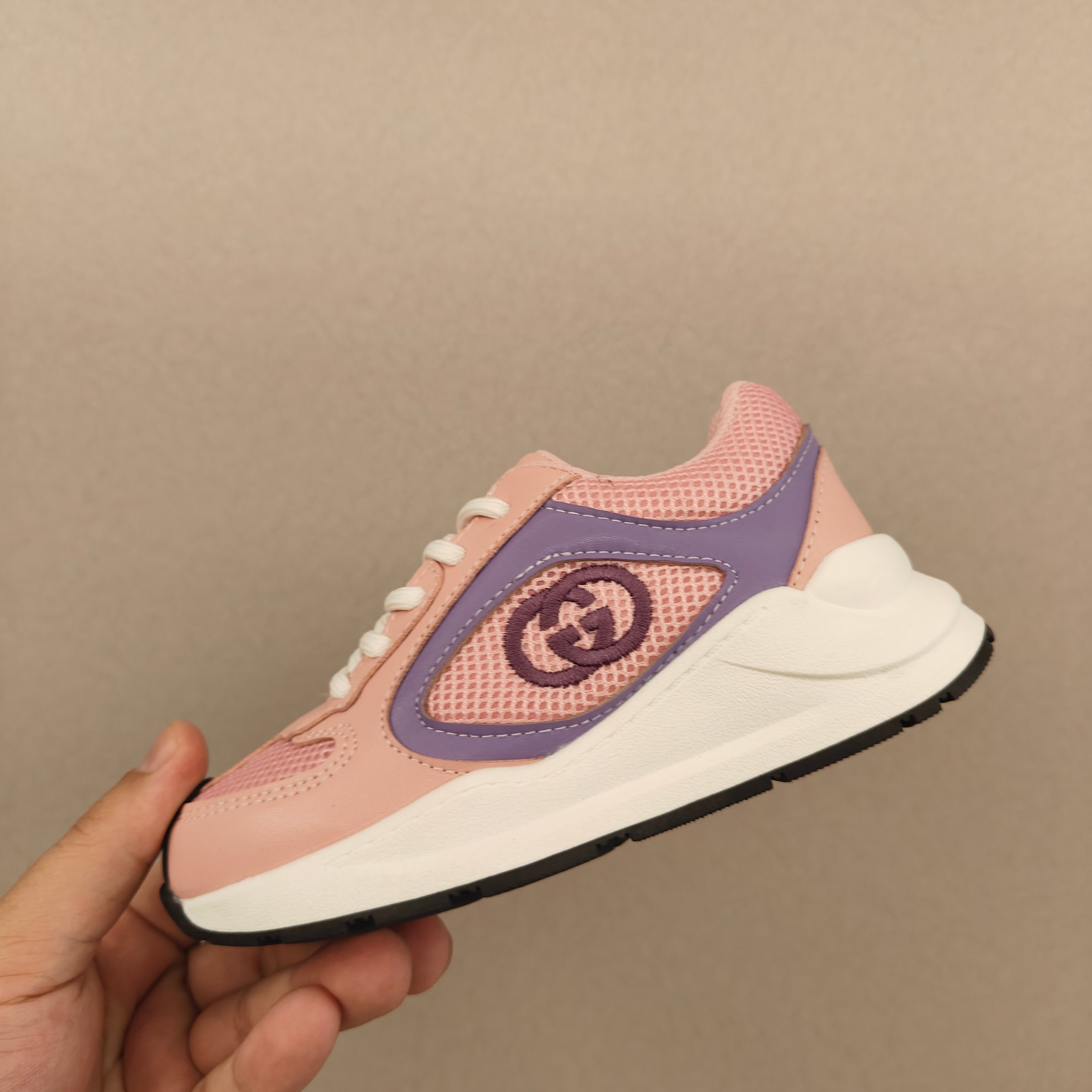 图片[5]-🌟现货🌟跑量款 Gucci Run儿童🧒系列运动鞋， 🔥🔥🔥古奇亲子系列🌹 🐢这一单品的设计从运动世界中汲取灵感 丝稠皮 互扣式双G 刺绣 儿童版更加精细-选品中心