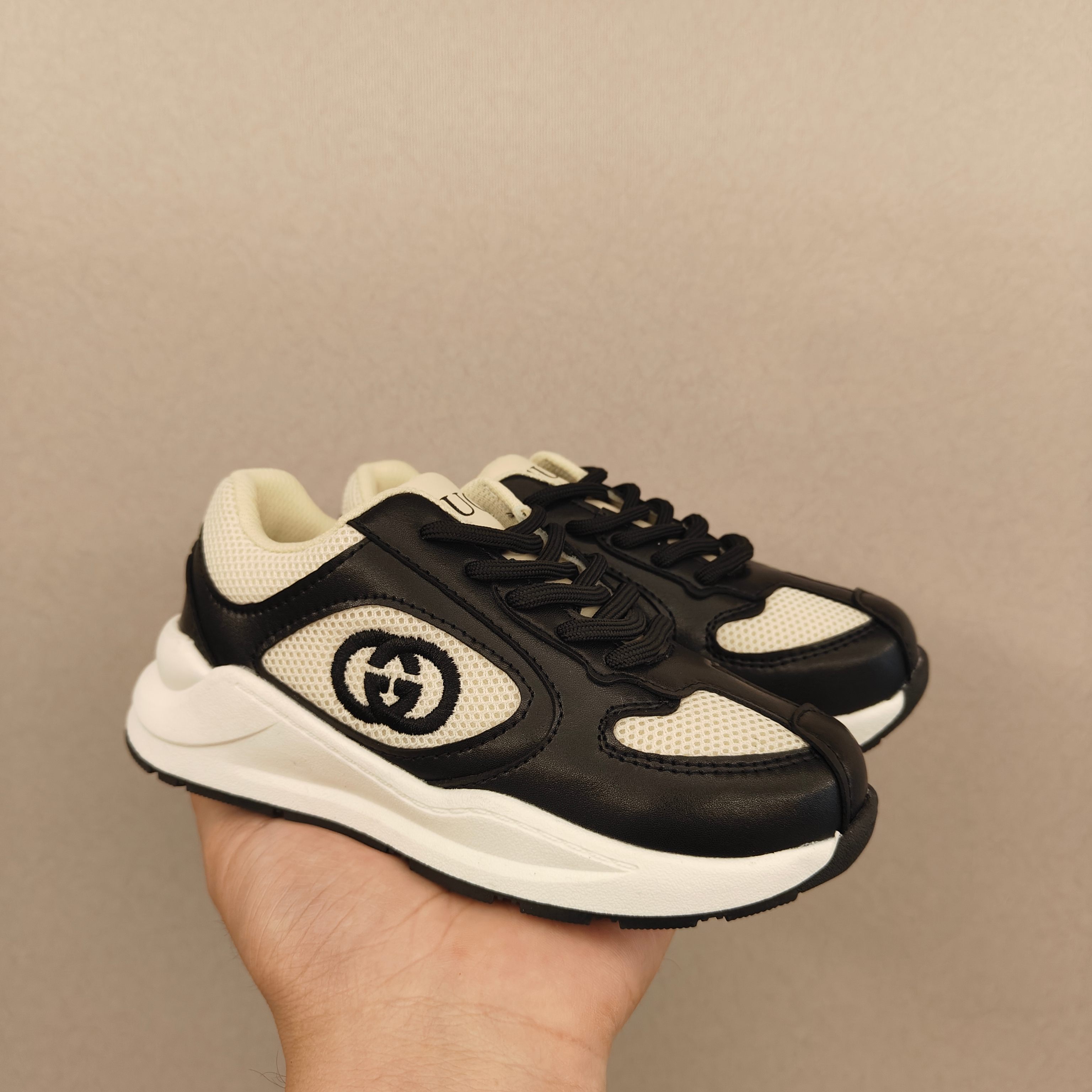 图片[2]-🌟现货🌟跑量款 Gucci Run儿童🧒系列运动鞋， 🔥🔥🔥古奇亲子系列🌹 🐢这一单品的设计从运动世界中汲取灵感 丝稠皮 互扣式双G 刺绣 儿童版更加精细-选品中心