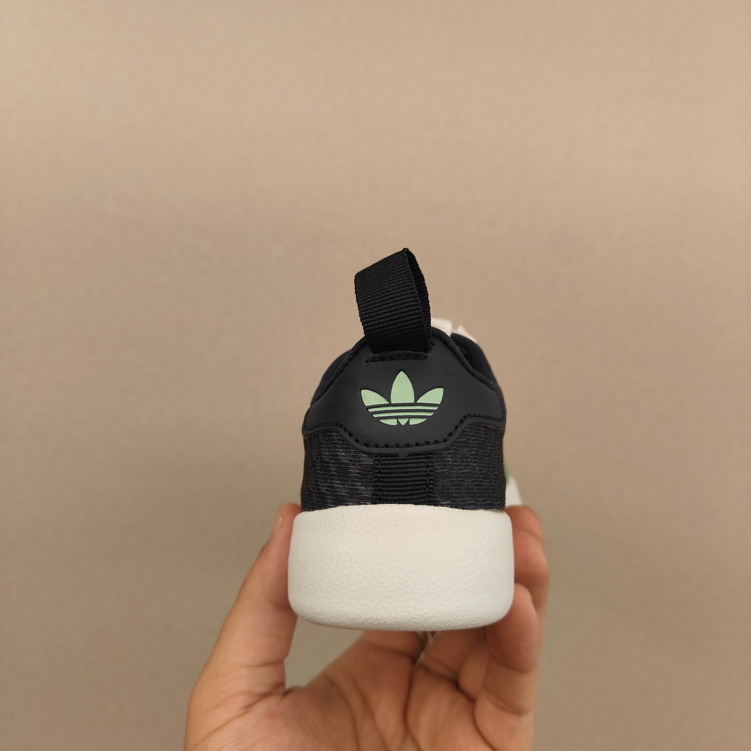 图片[5]-新款新增配色 阿家春夏新款旋钮网面儿童松紧带 贝壳头二代 尺码：22-37码 经典软贝系列❤️ 百搭又时髦✨ 精致旋转扣设计，穿脱超方便✌🏻 优质面料拼接，质感满满💯 耐磨防滑大底，满足日常需求✔️-选品中心