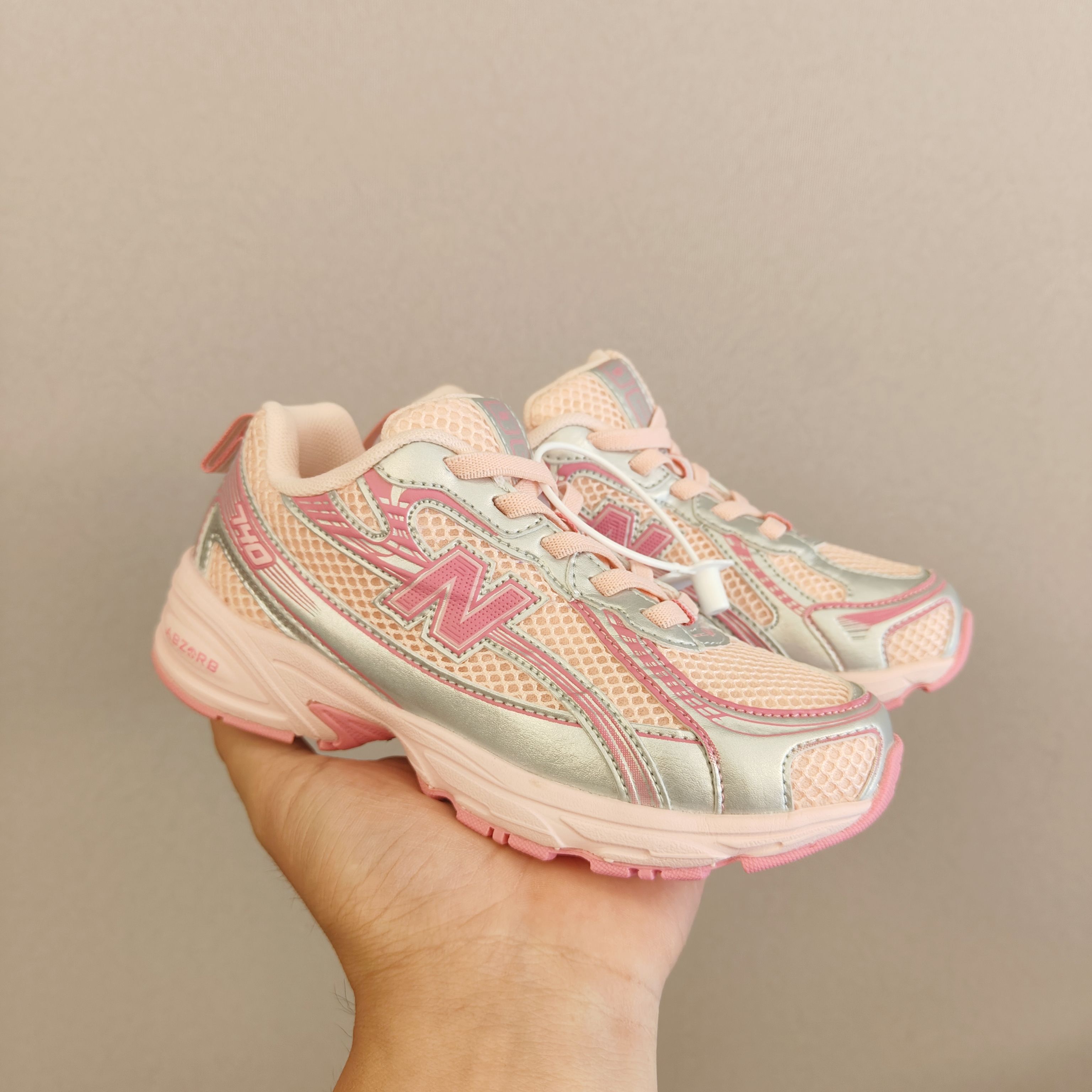 图片[2]-新配色出官方新品 NB 740童鞋26-37码 该系列传承了品牌的诸多优点，大胆创新！堪称经典系列里的经典，也是最为热门的系列！时隔一年，再次带来的童鞋，必属重磅～-选品中心