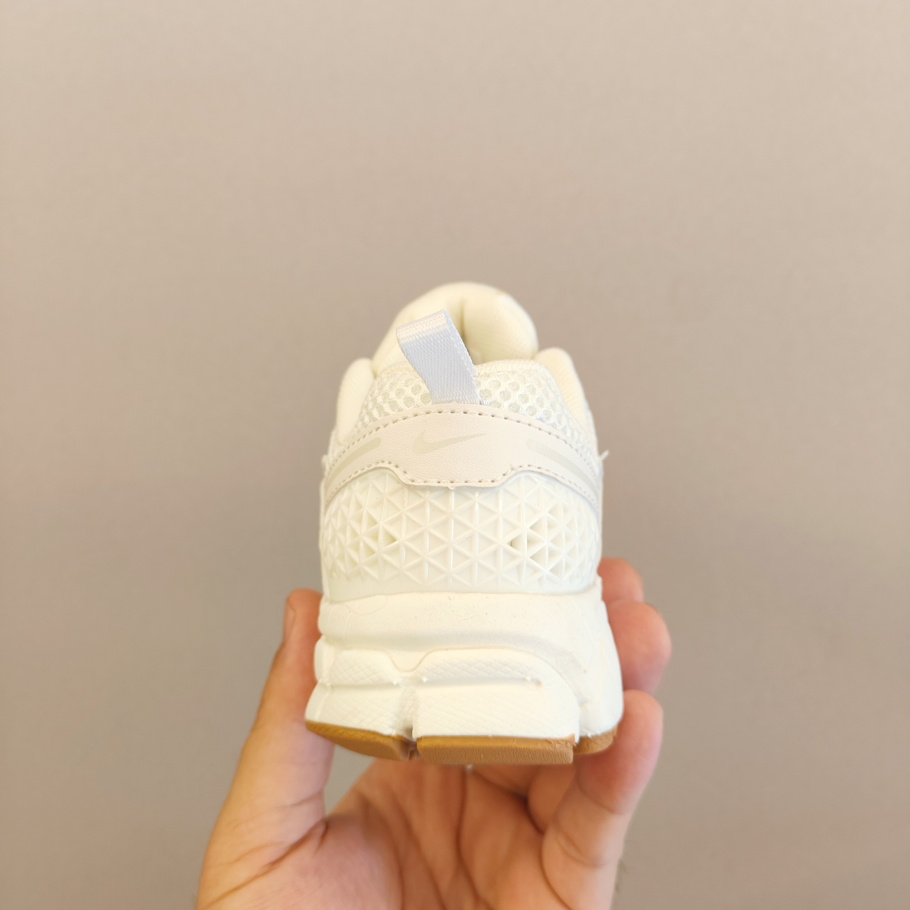 图片[5]-新增配色新款 NK v5透气跑步休闲运动鞋 兔系带 尺码：26-37.5码 松紧带 经典跑步休闲运动鞋鞋，运动跑步休闲都不耽误的学生时代必备❤️ 低帮松紧带设计，穿脱方便✔️ 橡胶加MD组合大底，耐磨防滑👍🏻-选品中心