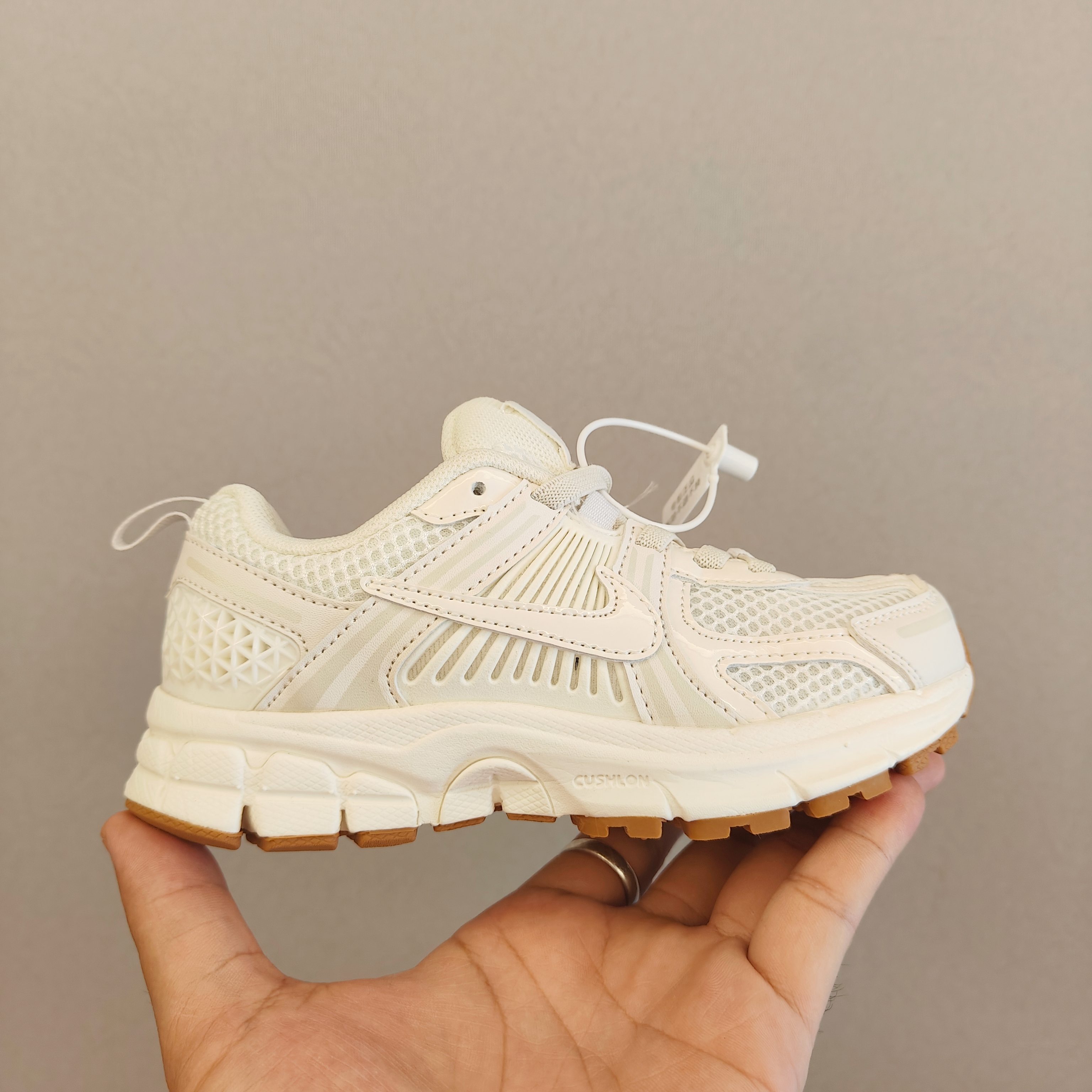 图片[3]-新增配色新款 NK v5透气跑步休闲运动鞋 兔系带 尺码：26-37.5码 松紧带 经典跑步休闲运动鞋鞋，运动跑步休闲都不耽误的学生时代必备❤️ 低帮松紧带设计，穿脱方便✔️ 橡胶加MD组合大底，耐磨防滑👍🏻-选品中心