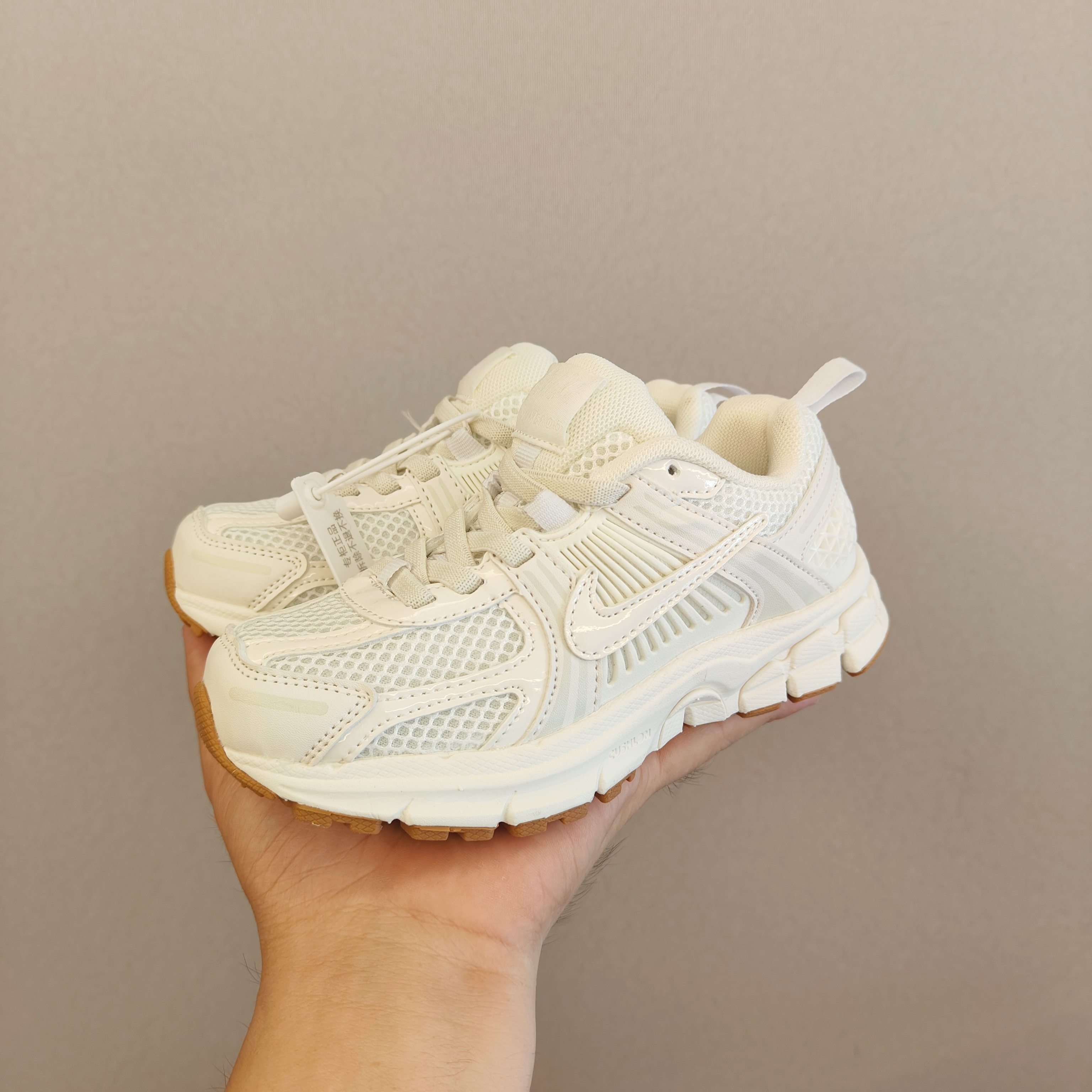 图片[8]-新增配色新款 NK v5透气跑步休闲运动鞋 兔系带 尺码：26-37.5码 松紧带 经典跑步休闲运动鞋鞋，运动跑步休闲都不耽误的学生时代必备❤️ 低帮松紧带设计，穿脱方便✔️ 橡胶加MD组合大底，耐磨防滑👍🏻-选品中心