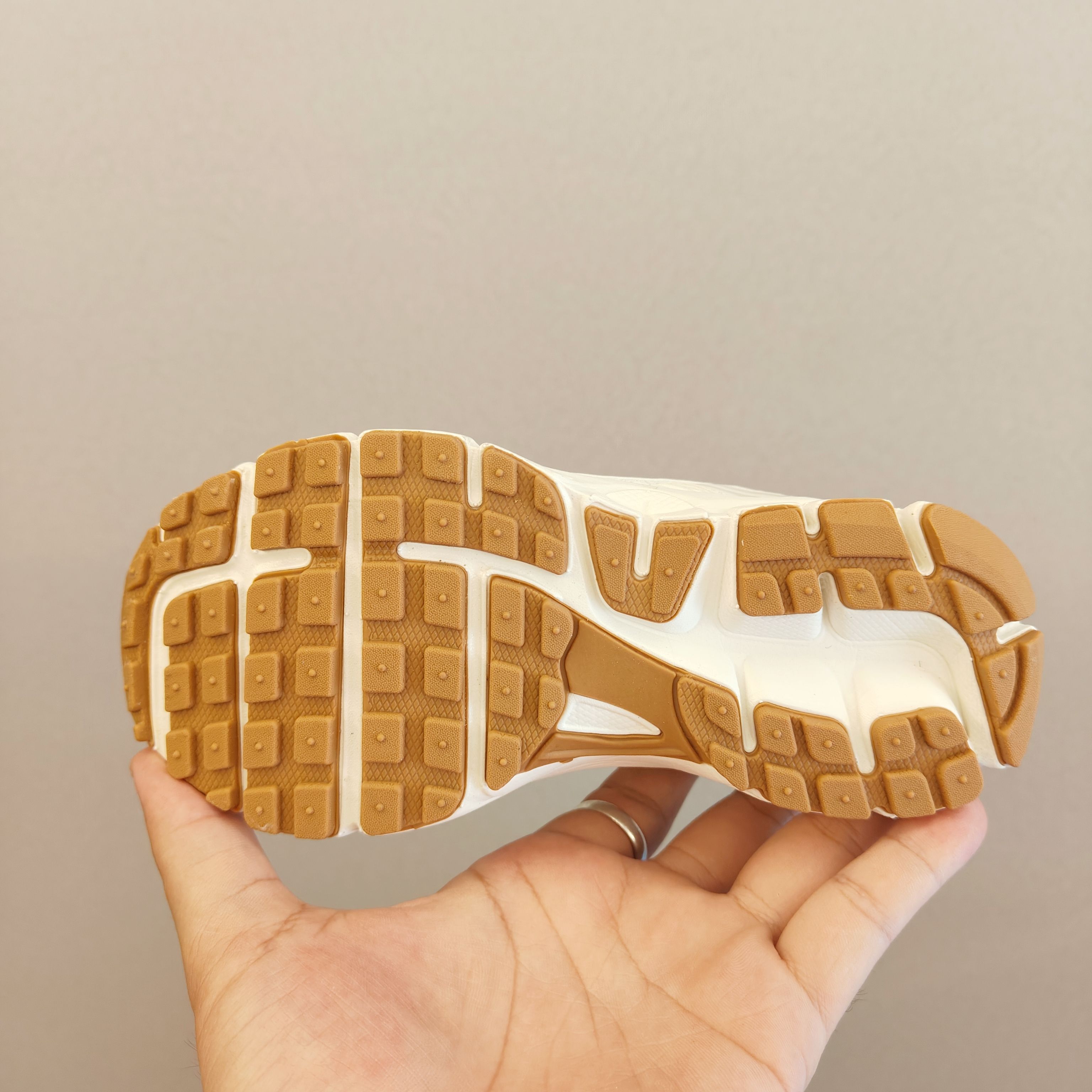 图片[6]-新增配色新款 NK v5透气跑步休闲运动鞋 兔系带 尺码：26-37.5码 松紧带 经典跑步休闲运动鞋鞋，运动跑步休闲都不耽误的学生时代必备❤️ 低帮松紧带设计，穿脱方便✔️ 橡胶加MD组合大底，耐磨防滑👍🏻-选品中心