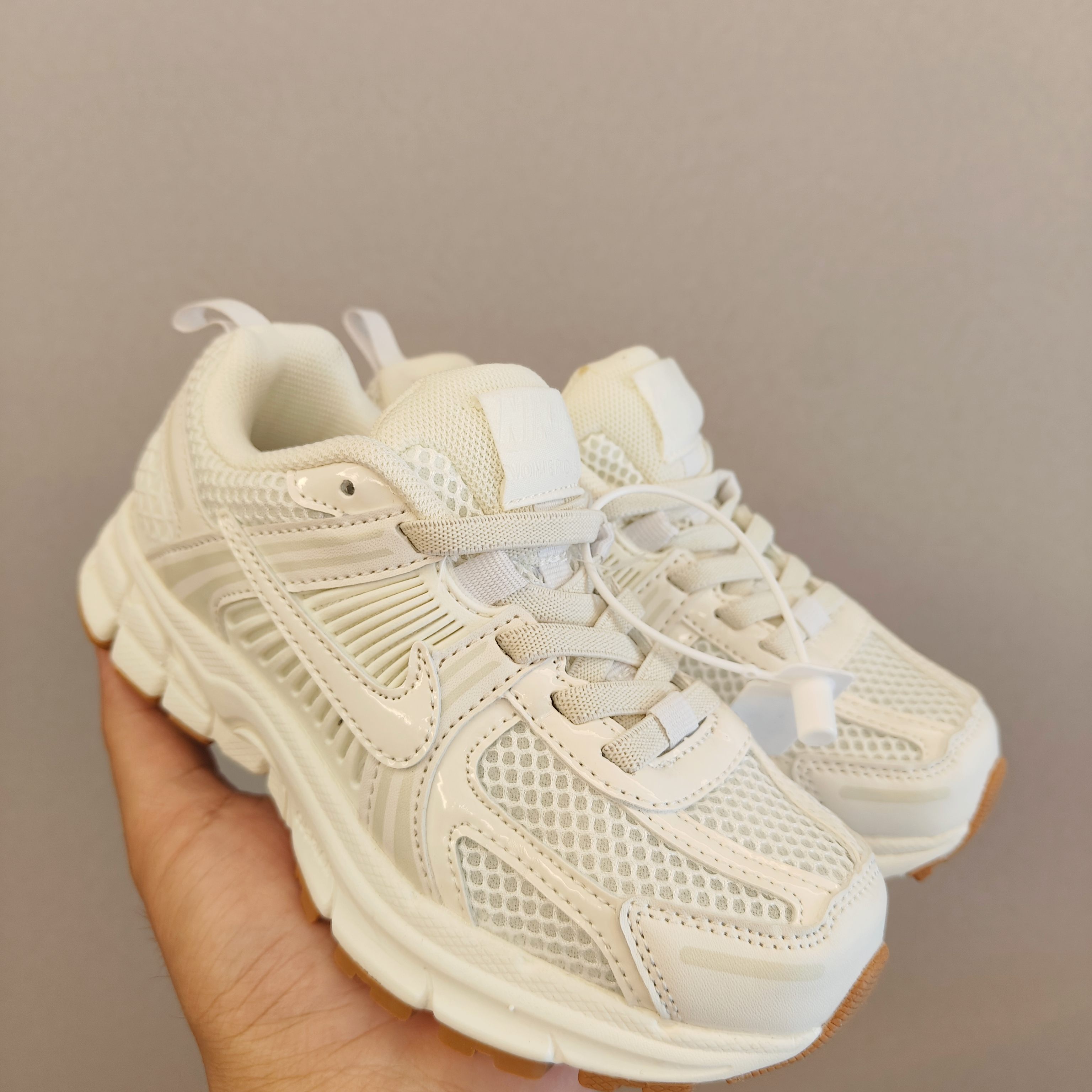 图片[7]-新增配色新款 NK v5透气跑步休闲运动鞋 兔系带 尺码：26-37.5码 松紧带 经典跑步休闲运动鞋鞋，运动跑步休闲都不耽误的学生时代必备❤️ 低帮松紧带设计，穿脱方便✔️ 橡胶加MD组合大底，耐磨防滑👍🏻-选品中心