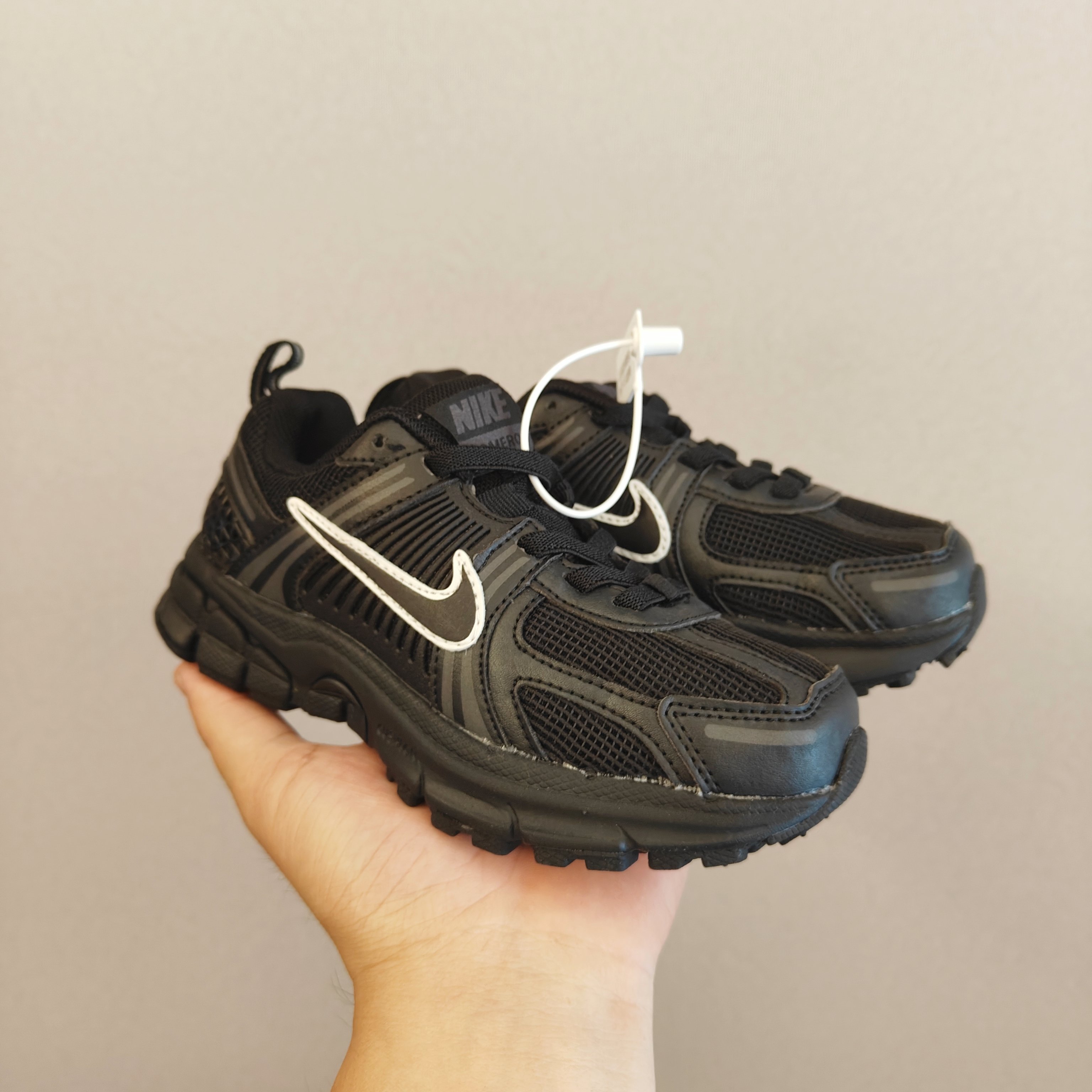 图片[2]-新增配色新款 NK v5透气跑步休闲运动鞋 兔系带 尺码：26-37.5码 松紧带 经典跑步休闲运动鞋鞋，运动跑步休闲都不耽误的学生时代必备❤️ 低帮松紧带设计，穿脱方便✔️ 橡胶加MD组合大底，耐磨防滑👍🏻-选品中心