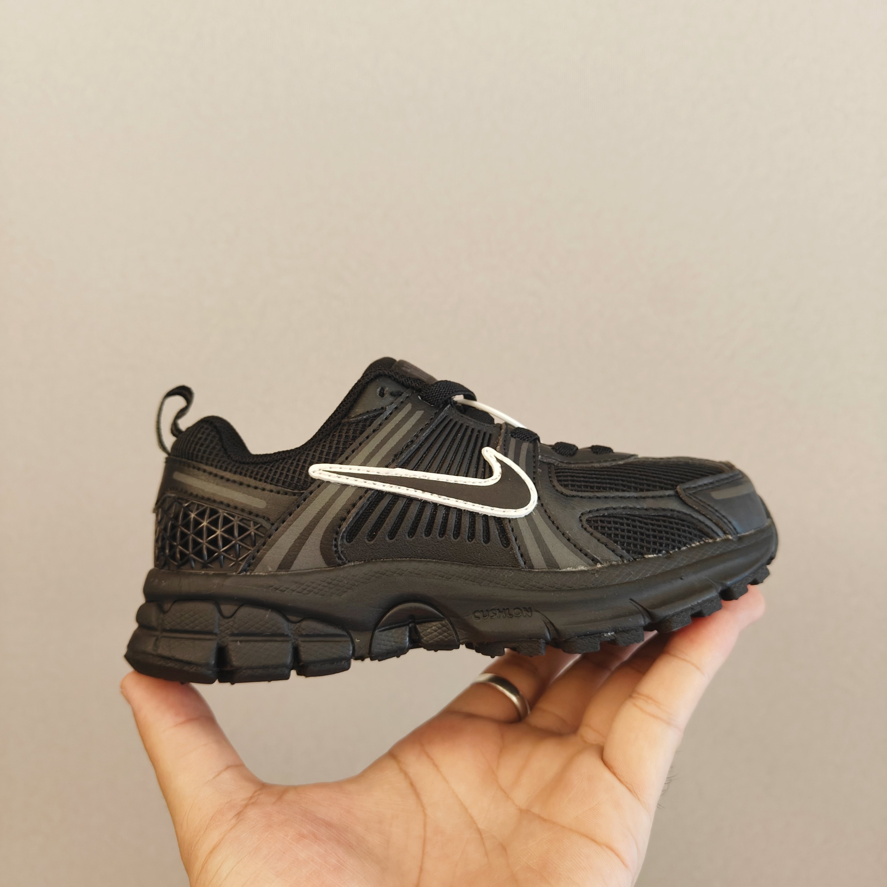 图片[3]-新增配色新款 NK v5透气跑步休闲运动鞋 兔系带 尺码：26-37.5码 松紧带 经典跑步休闲运动鞋鞋，运动跑步休闲都不耽误的学生时代必备❤️ 低帮松紧带设计，穿脱方便✔️ 橡胶加MD组合大底，耐磨防滑👍🏻-选品中心