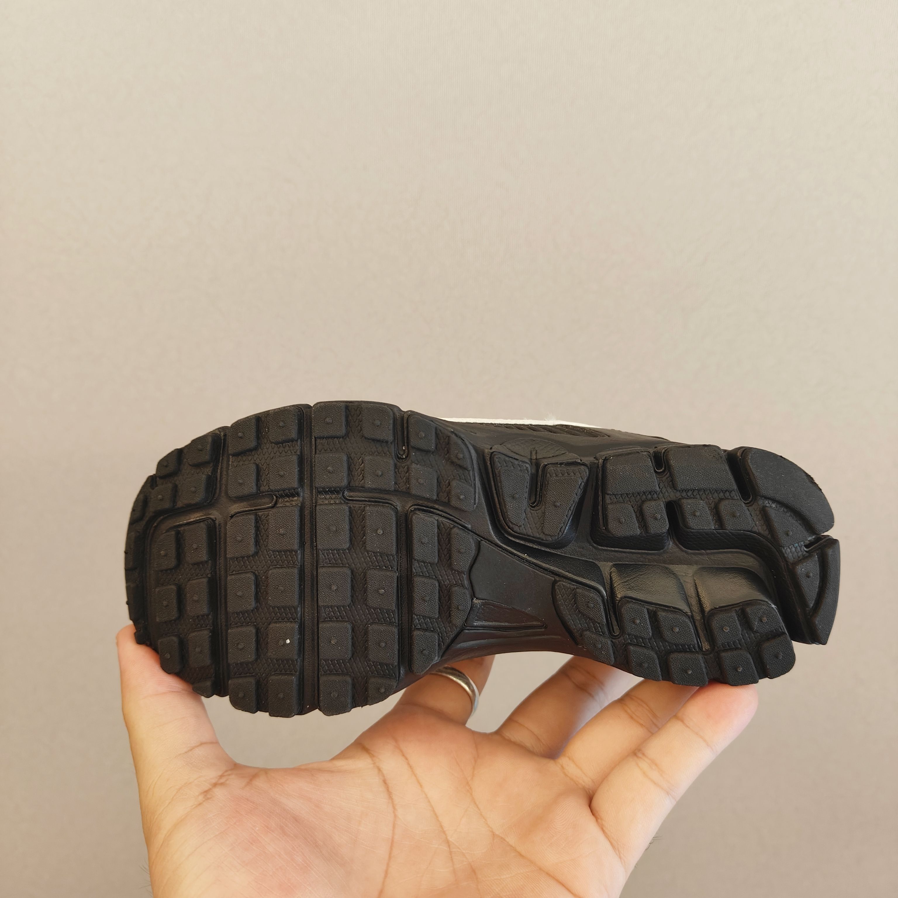 图片[6]-新增配色新款 NK v5透气跑步休闲运动鞋 兔系带 尺码：26-37.5码 松紧带 经典跑步休闲运动鞋鞋，运动跑步休闲都不耽误的学生时代必备❤️ 低帮松紧带设计，穿脱方便✔️ 橡胶加MD组合大底，耐磨防滑👍🏻-选品中心