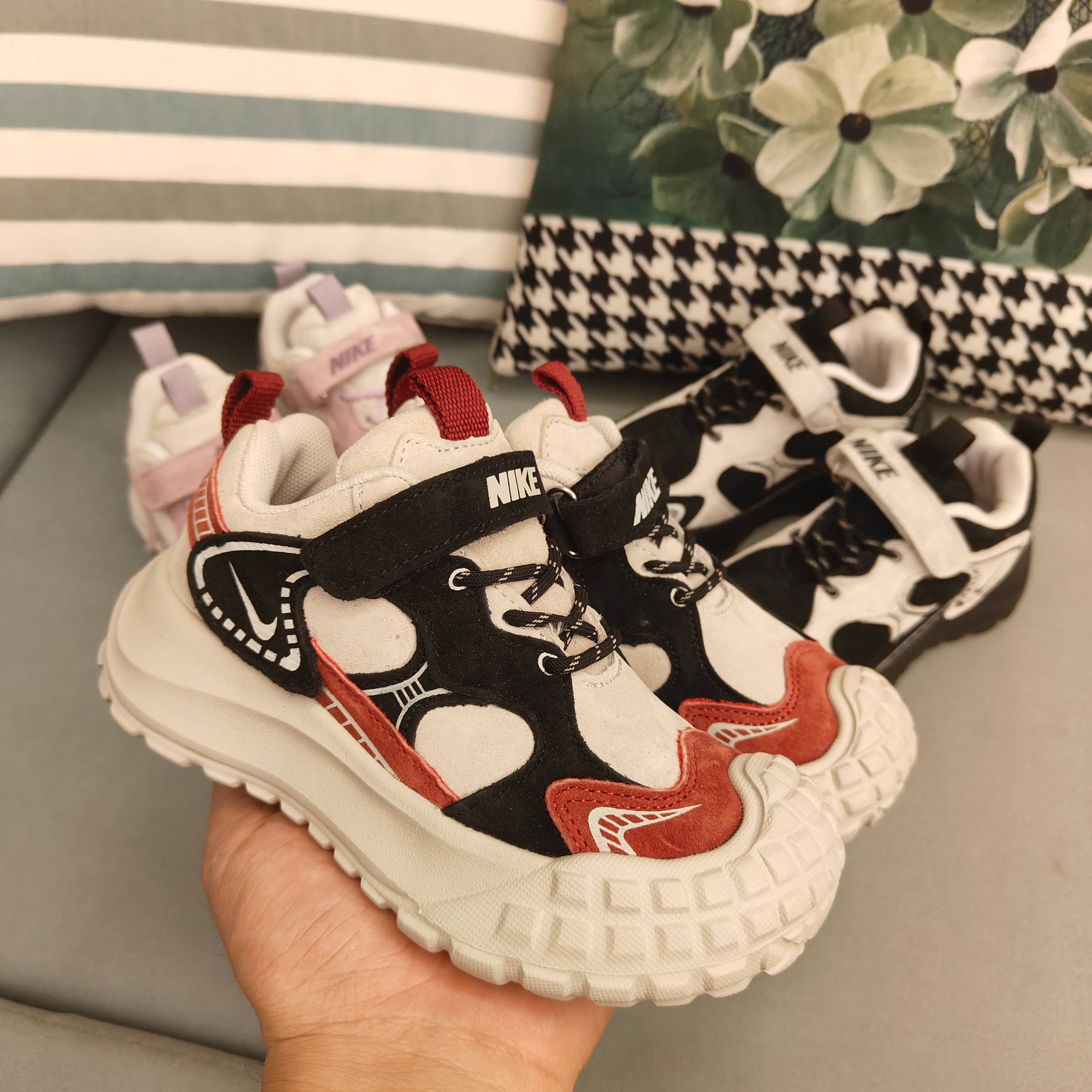 图片[2]-双十二特轮胎底登山童鞋！！ 🚗尺码：26-37码 轮胎底登山童老爹鞋🛵秋款皮面魔术贴 丑萌弹力口韩版炸街休闲户 时尚复古，又是一款吊炸街的款式 特殊的材料，让鞋子轻便复古，走路很灵活。-选品中心