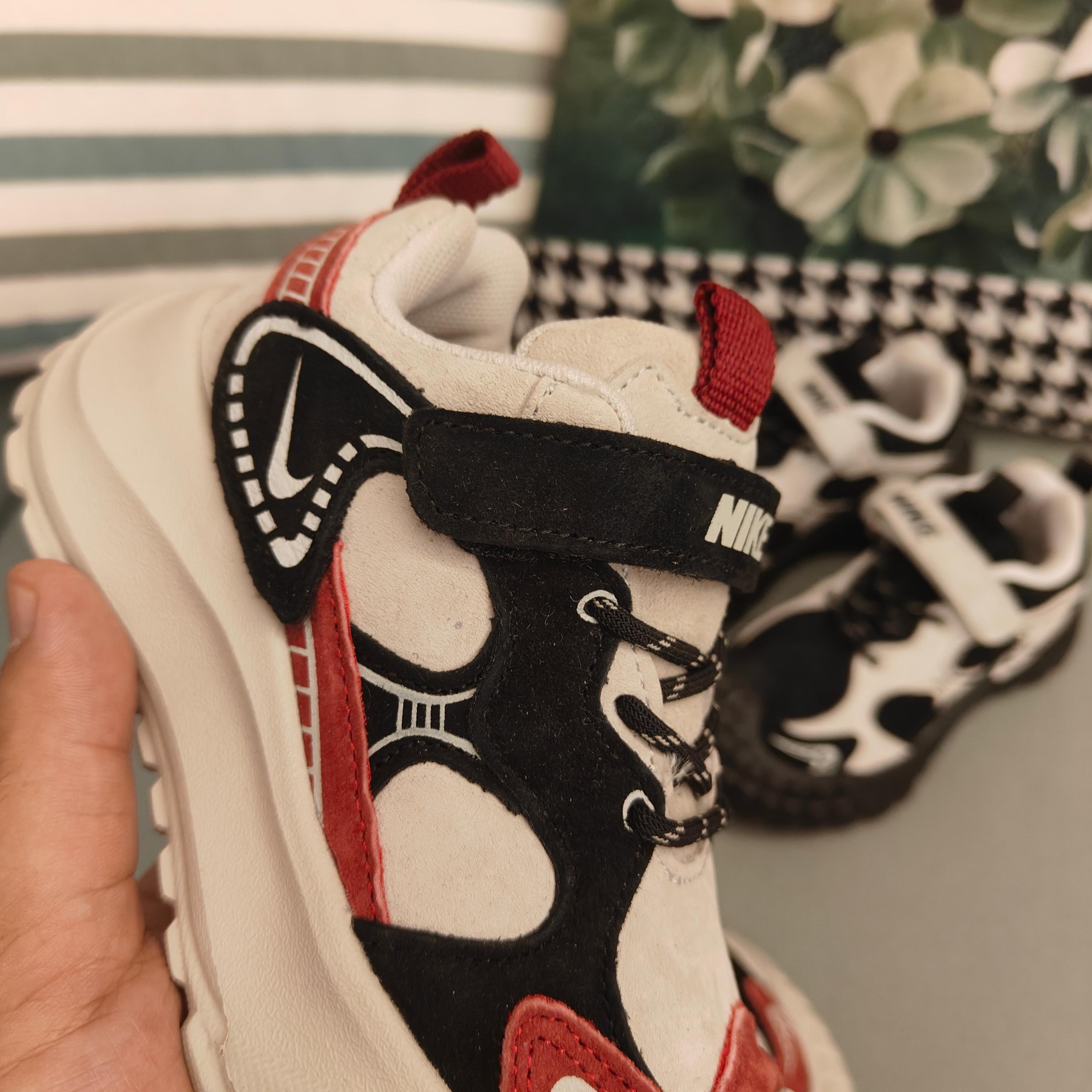 图片[6]-双十二特轮胎底登山童鞋！！ 🚗尺码：26-37码 轮胎底登山童老爹鞋🛵秋款皮面魔术贴 丑萌弹力口韩版炸街休闲户 时尚复古，又是一款吊炸街的款式 特殊的材料，让鞋子轻便复古，走路很灵活。-选品中心