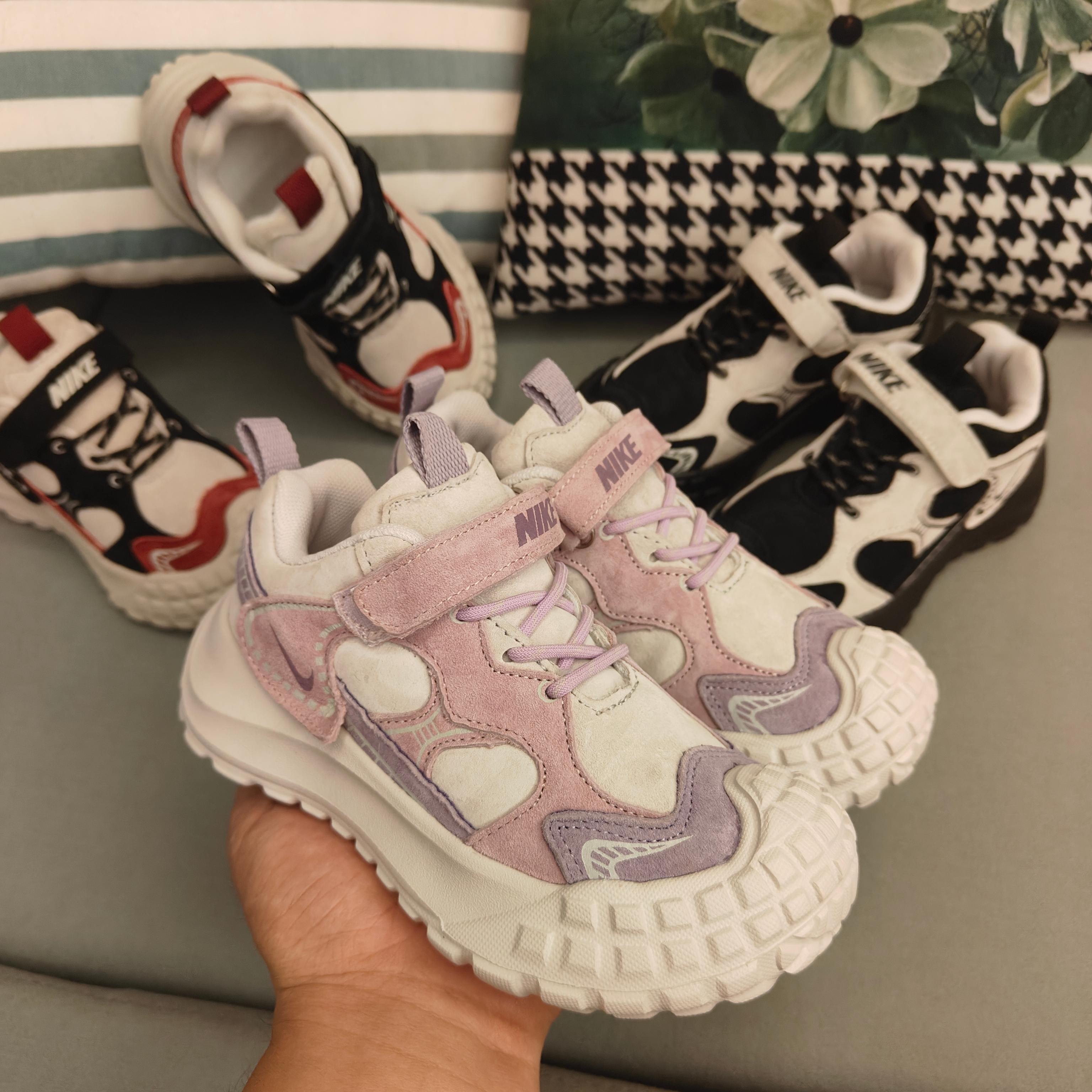 图片[2]-双十二特 轮胎底登山童鞋！！ 🚗尺码：26-37码 轮胎底登山童老爹鞋🛵秋款皮面魔术贴 丑萌弹力口韩版炸街休闲户 时尚复古，又是一款吊炸街的款式 特殊的材料，让鞋子轻便复古，走路很灵活。-选品中心