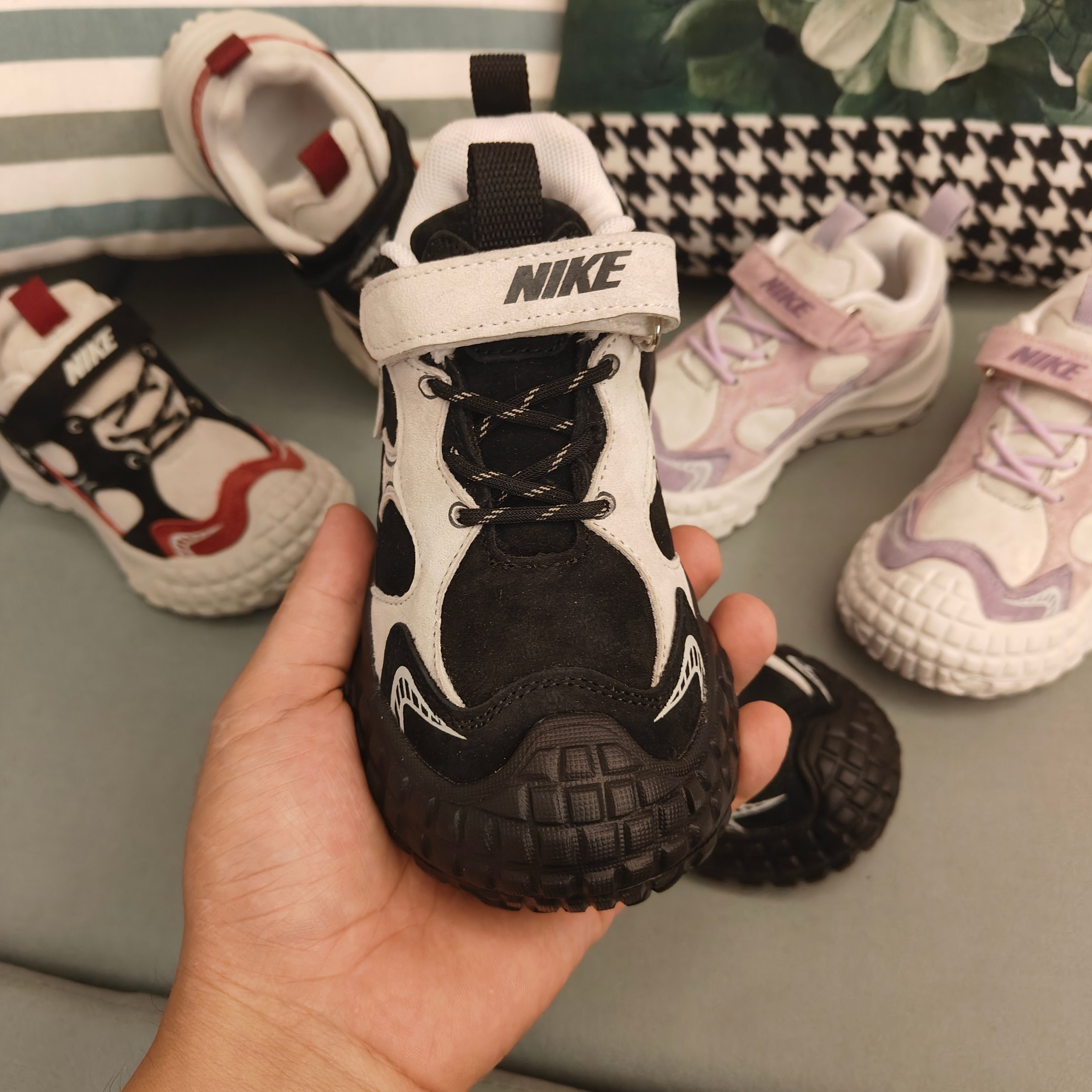 图片[4]-双十二特轮胎底登山童鞋！！ 🚗尺码：26-37码 轮胎底登山童老爹鞋🛵秋款皮面魔术贴 丑萌弹力口韩版炸街休闲户 时尚复古，又是一款吊炸街的款式 特殊的材料，让鞋子轻便复古，走路很灵活。-选品中心