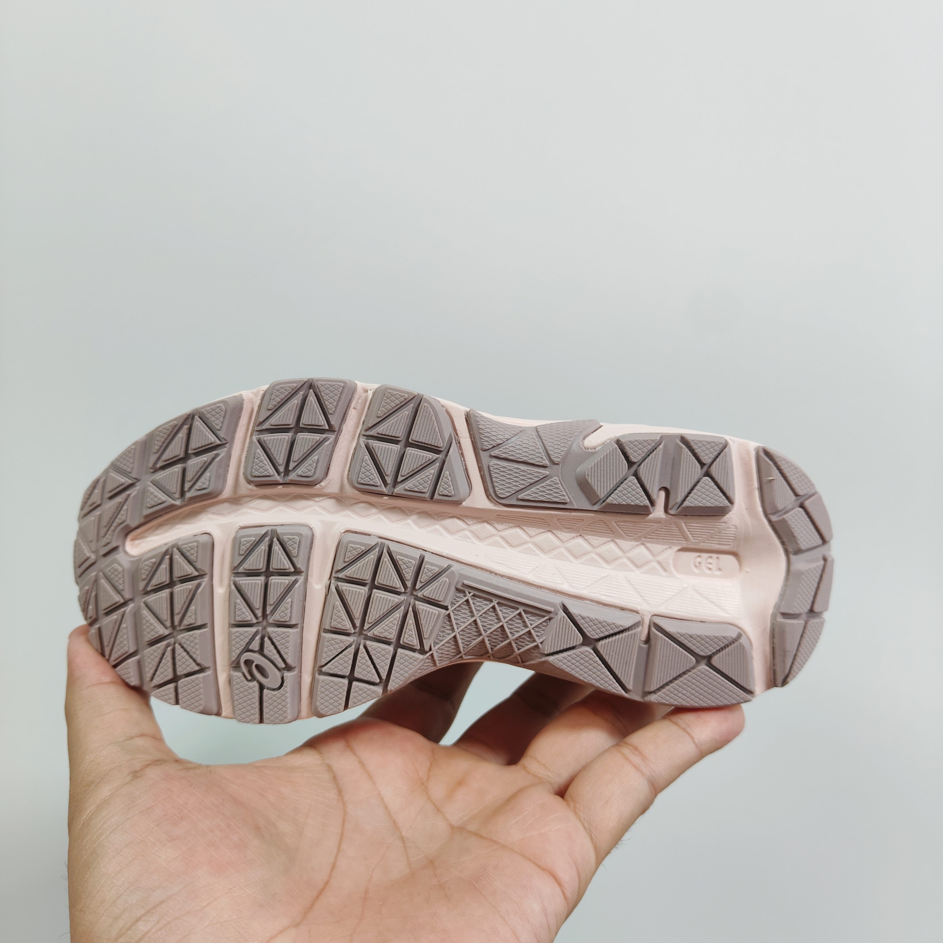 图片[6]-A家亚瑟gs童鞋25秋冬缓震跑步鞋GEL胶柔韧舒适缓冲 尺码：儿童26-37码 兔子带松紧带 官方新品 买一单省几百块，就是现在 真的期待了好久，终于来咯👏🏻 囤起来开春必备❤️橡胶轻便组合防滑大底 松紧带设计，海玻璃鞋垫超舒适☁️ 经典老爹款式，潮范儿十足🆒 超爱的新品🆕自留推荐❤️-选品中心