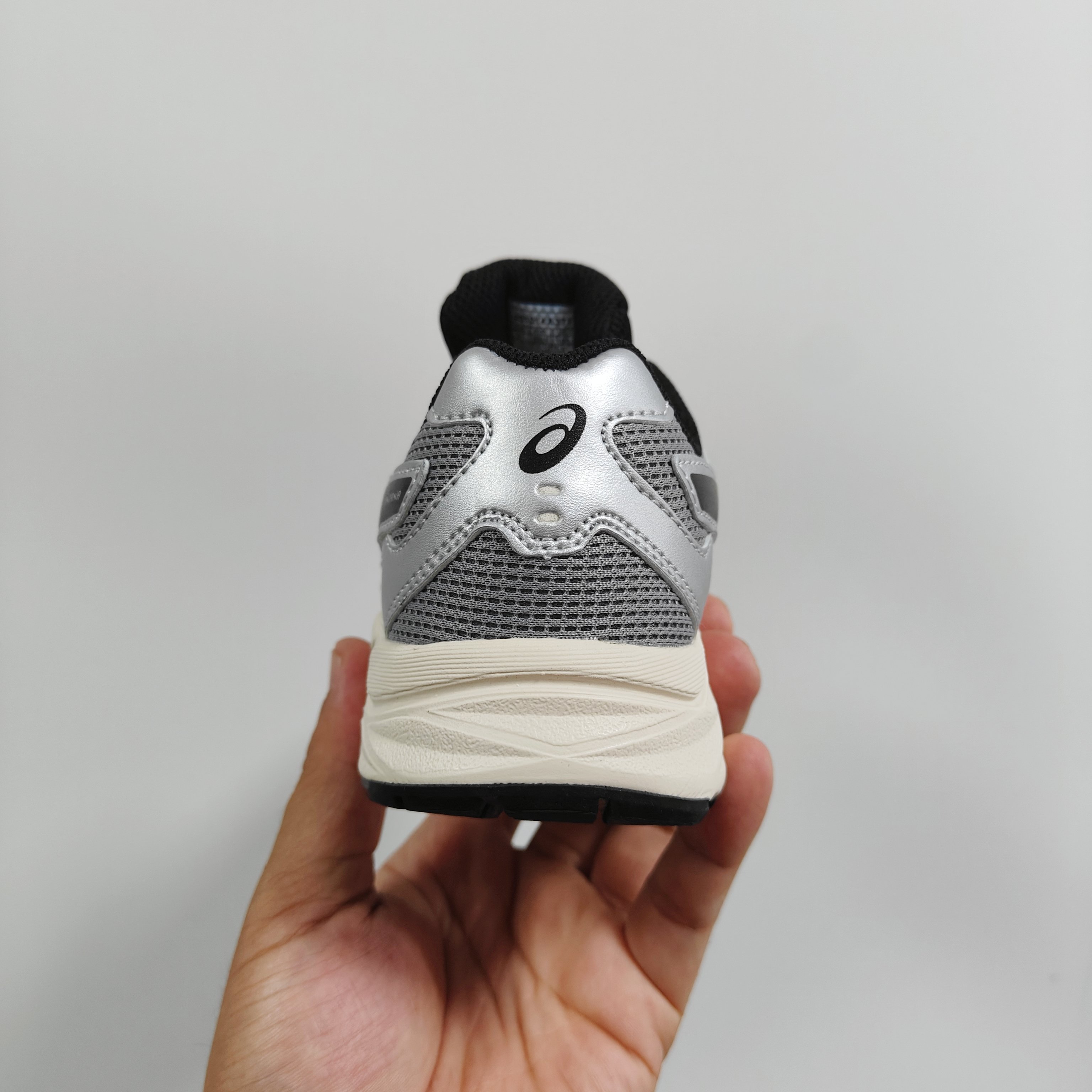 图片[5]-A家亚瑟gs童鞋25秋冬缓震跑步鞋GEL胶柔韧舒适缓冲 尺码：儿童26-37码 兔子带松紧带 官方新品 买一单省几百块，就是现在 真的期待了好久，终于来咯👏🏻 囤起来开春必备❤️橡胶轻便组合防滑大底 松紧带设计，海玻璃鞋垫超舒适☁️ 经典老爹款式，潮范儿十足🆒 超爱的新品🆕自留推荐❤️-选品中心