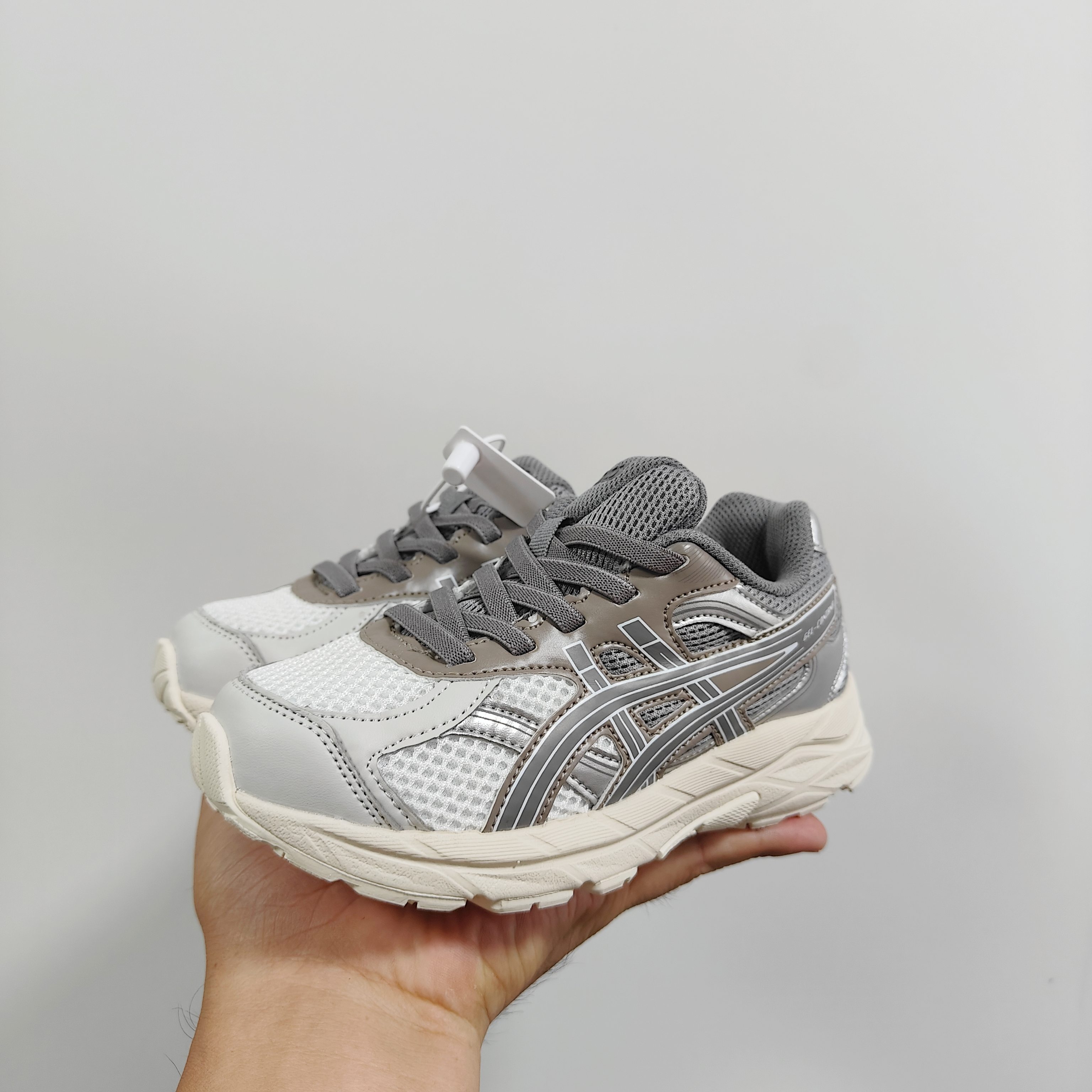 图片[8]-A家亚瑟gs童鞋25秋冬缓震跑步鞋GEL胶柔韧舒适缓冲 尺码：儿童26-37码 兔子带松紧带 官方新品 买一单省几百块，就是现在 真的期待了好久，终于来咯👏🏻 囤起来开春必备❤️橡胶轻便组合防滑大底 松紧带设计，海玻璃鞋垫超舒适☁️ 经典老爹款式，潮范儿十足🆒 超爱的新品🆕自留推荐❤️-选品中心