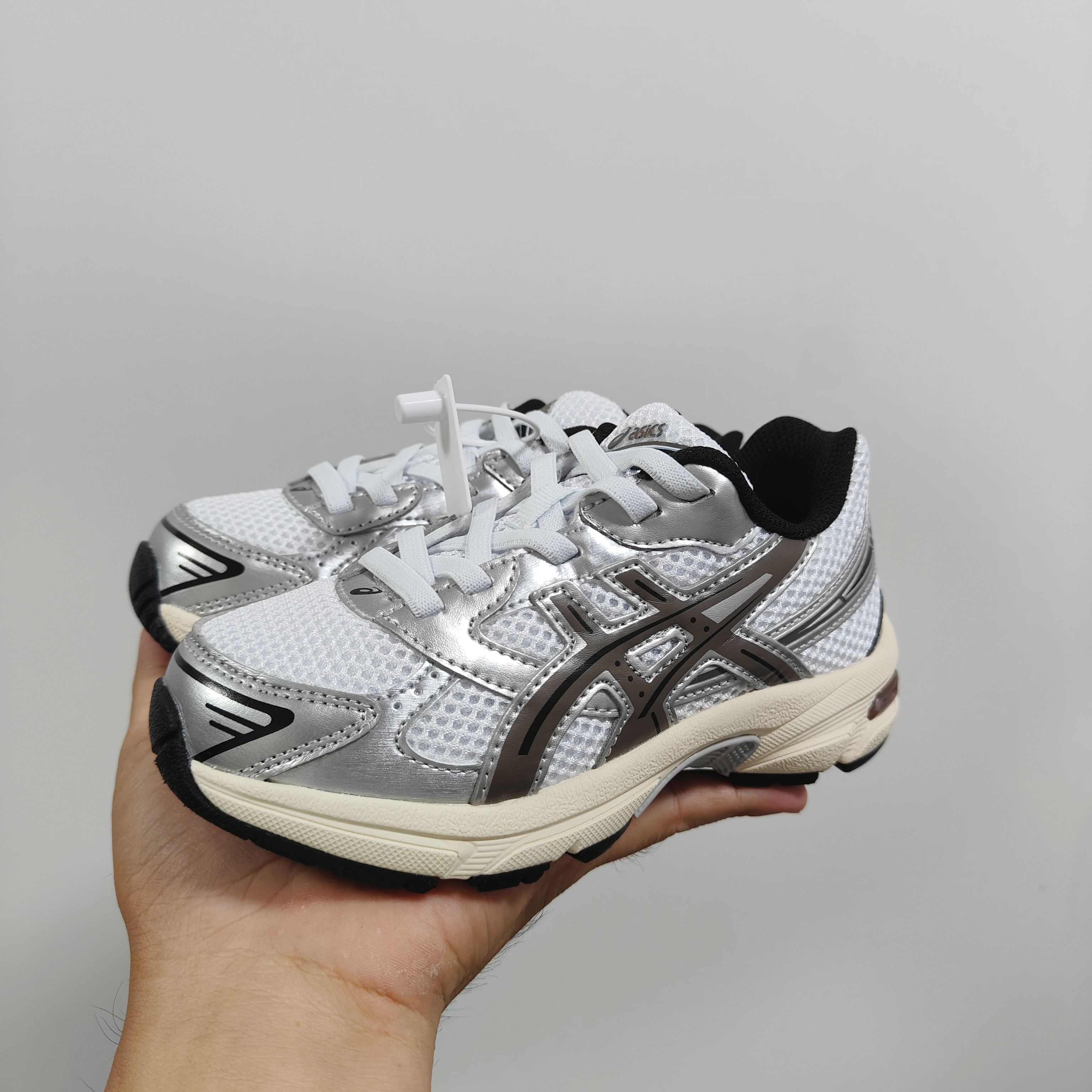 图片[8]-新款出货放 A家亚瑟1130童鞋25秋冬缓震跑步鞋GEL胶柔韧舒适缓冲 尺码：儿童26-37码 兔子带松紧带 官方新品 买一单省几百块，就是现在 真的期待了好久，终于来咯👏🏻 囤起来开春必备❤️橡胶轻便组合防滑大底 松紧带设计，海玻璃鞋垫超舒适☁️ 经典老爹款式，潮范儿十足🆒 超爱的新品🆕自留推荐-选品中心