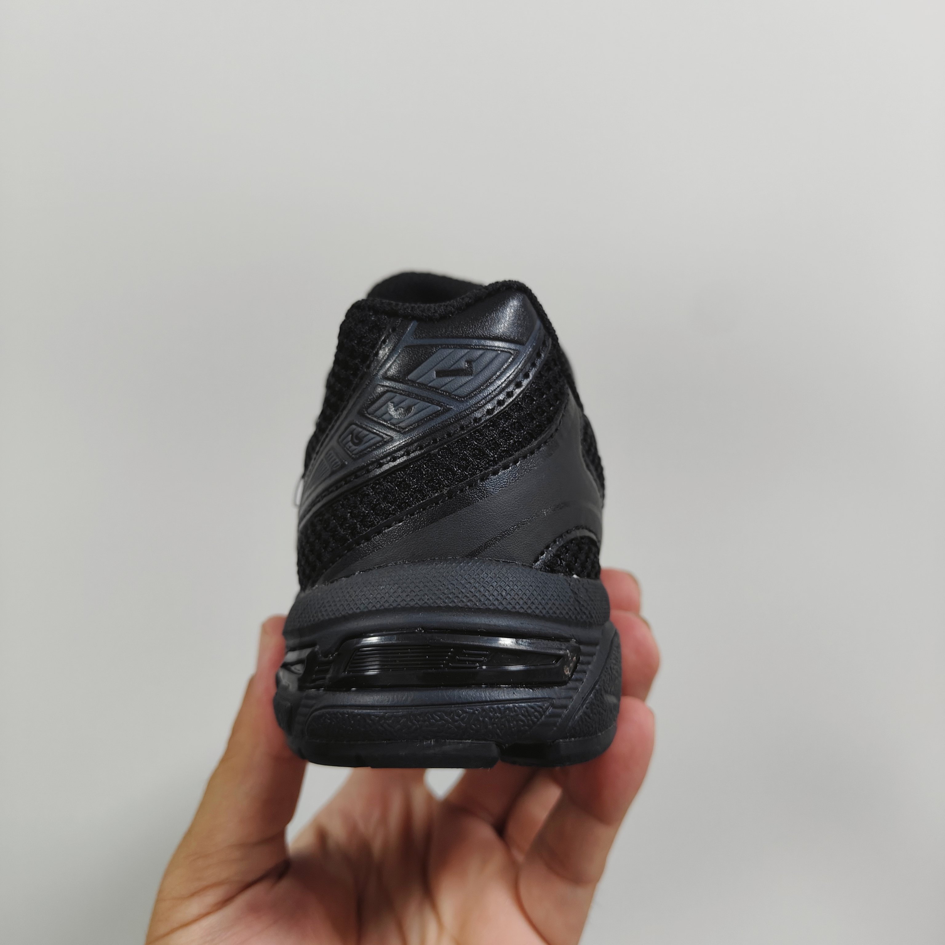 图片[5]-新款出货放 A家亚瑟1130童鞋25秋冬缓震跑步鞋GEL胶柔韧舒适缓冲 尺码：儿童26-37码 兔子带松紧带 官方新品 买一单省几百块，就是现在 真的期待了好久，终于来咯👏🏻 囤起来开春必备❤️橡胶轻便组合防滑大底 松紧带设计，海玻璃鞋垫超舒适☁️ 经典老爹款式，潮范儿十足🆒 超爱的新品🆕自留推荐-选品中心