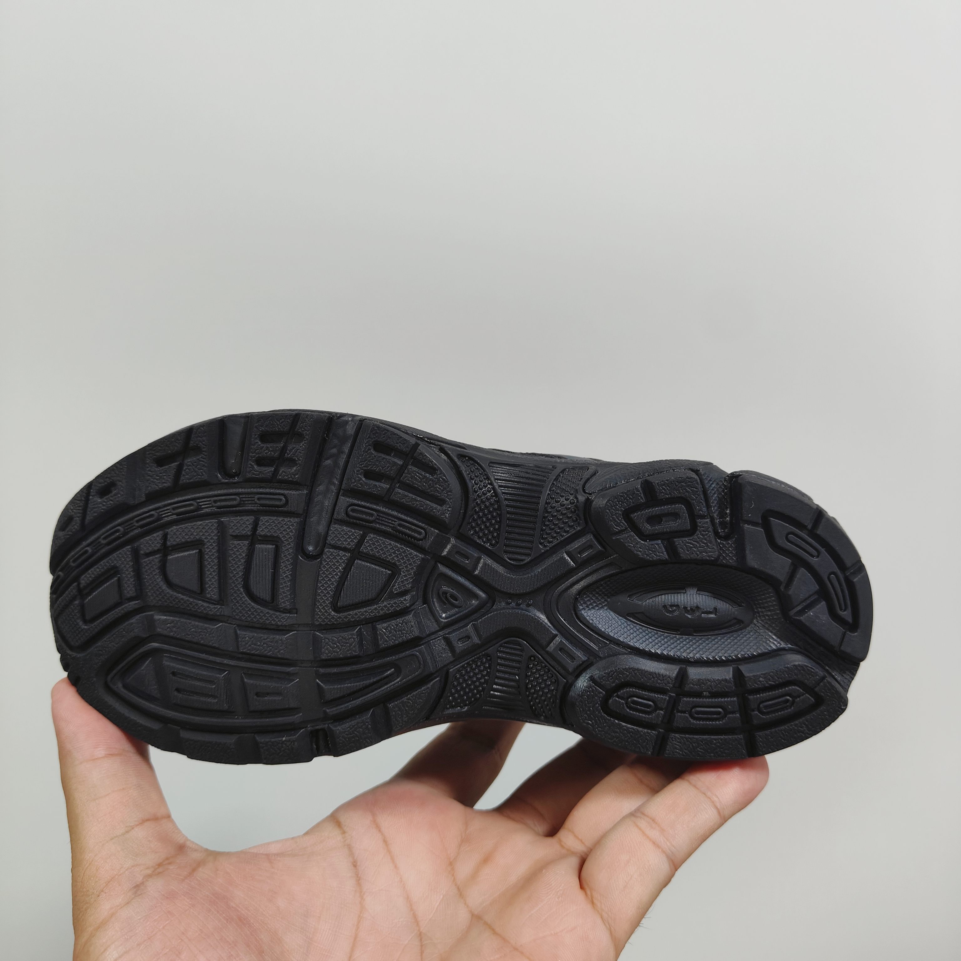 图片[7]-新款出货放 A家亚瑟1130童鞋25秋冬缓震跑步鞋GEL胶柔韧舒适缓冲 尺码：儿童26-37码 兔子带松紧带 官方新品 买一单省几百块，就是现在 真的期待了好久，终于来咯👏🏻 囤起来开春必备❤️橡胶轻便组合防滑大底 松紧带设计，海玻璃鞋垫超舒适☁️ 经典老爹款式，潮范儿十足🆒 超爱的新品🆕自留推荐-选品中心