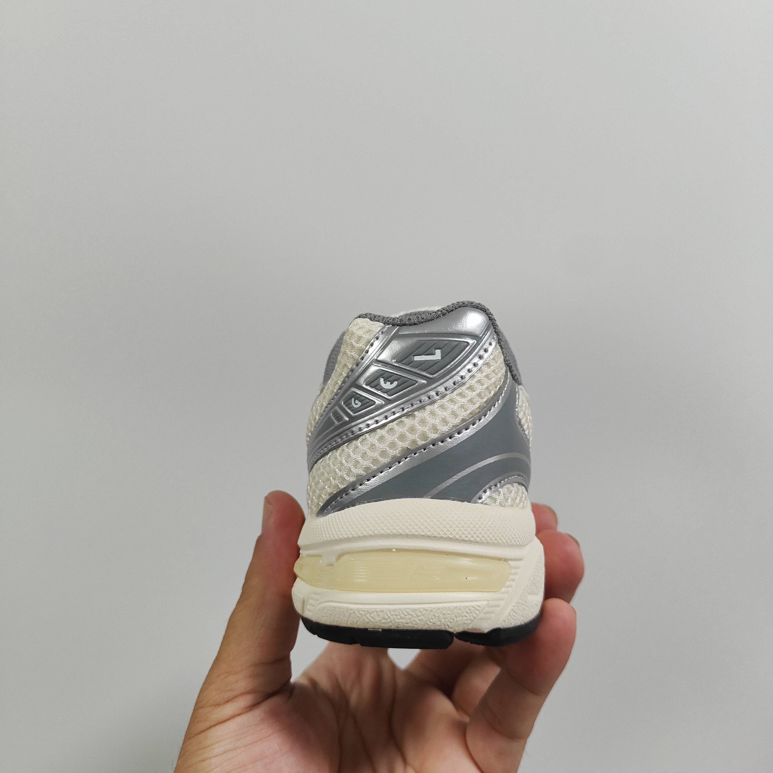 图片[5]-新款出货放 A家亚瑟1130童鞋25秋冬缓震跑步鞋GEL胶柔韧舒适缓冲 尺码：儿童26-37码 兔子带松紧带 官方新品 买一单省几百块，就是现在 真的期待了好久，终于来咯👏🏻 囤起来开春必备❤️橡胶轻便组合防滑大底 松紧带设计，海玻璃鞋垫超舒适☁️ 经典老爹款式，潮范儿十足🆒 超爱的新品🆕自留推荐-选品中心