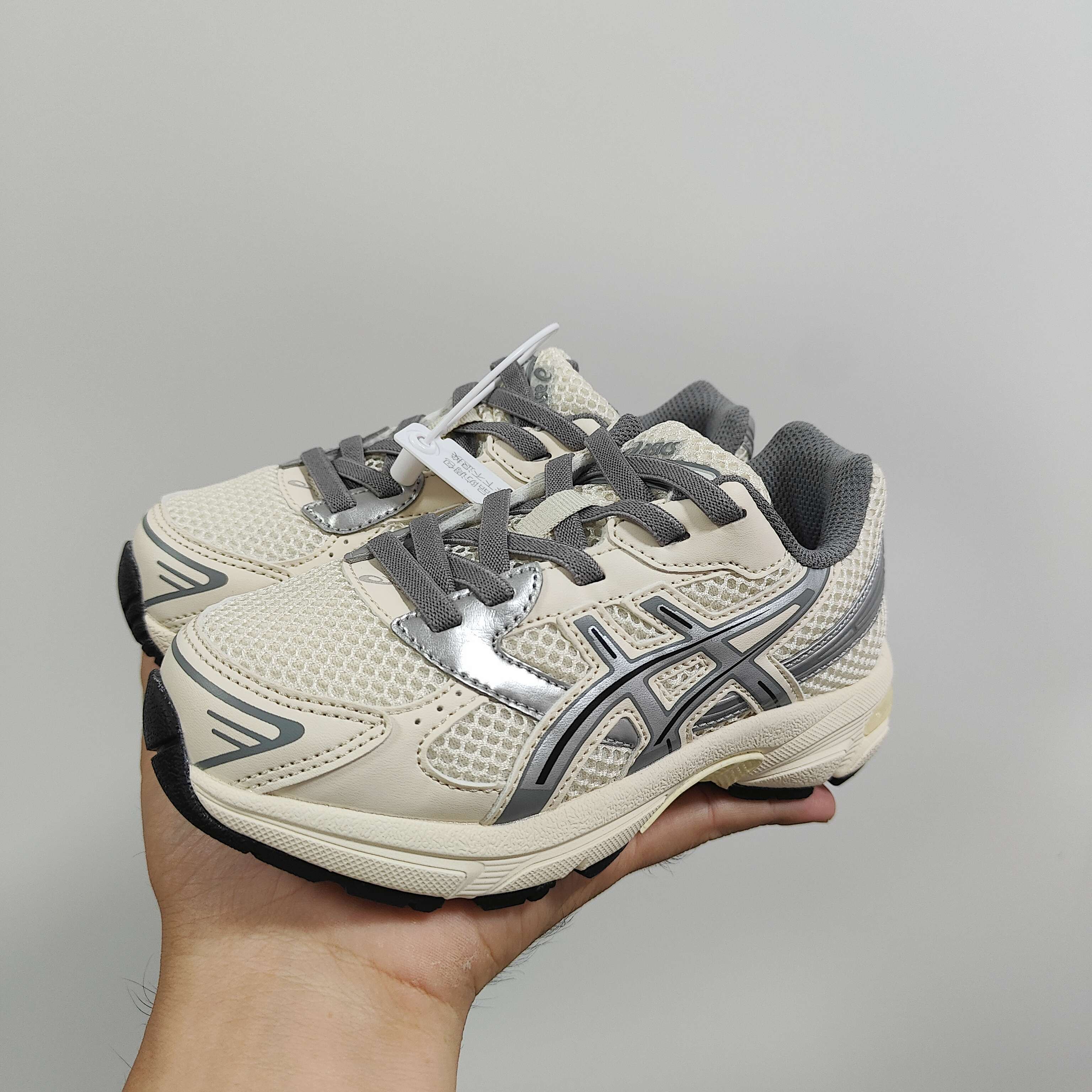 图片[8]-新款出货放 A家亚瑟1130童鞋25秋冬缓震跑步鞋GEL胶柔韧舒适缓冲 尺码：儿童26-37码 兔子带松紧带 官方新品 买一单省几百块，就是现在 真的期待了好久，终于来咯👏🏻 囤起来开春必备❤️橡胶轻便组合防滑大底 松紧带设计，海玻璃鞋垫超舒适☁️ 经典老爹款式，潮范儿十足🆒 超爱的新品🆕自留推荐-选品中心