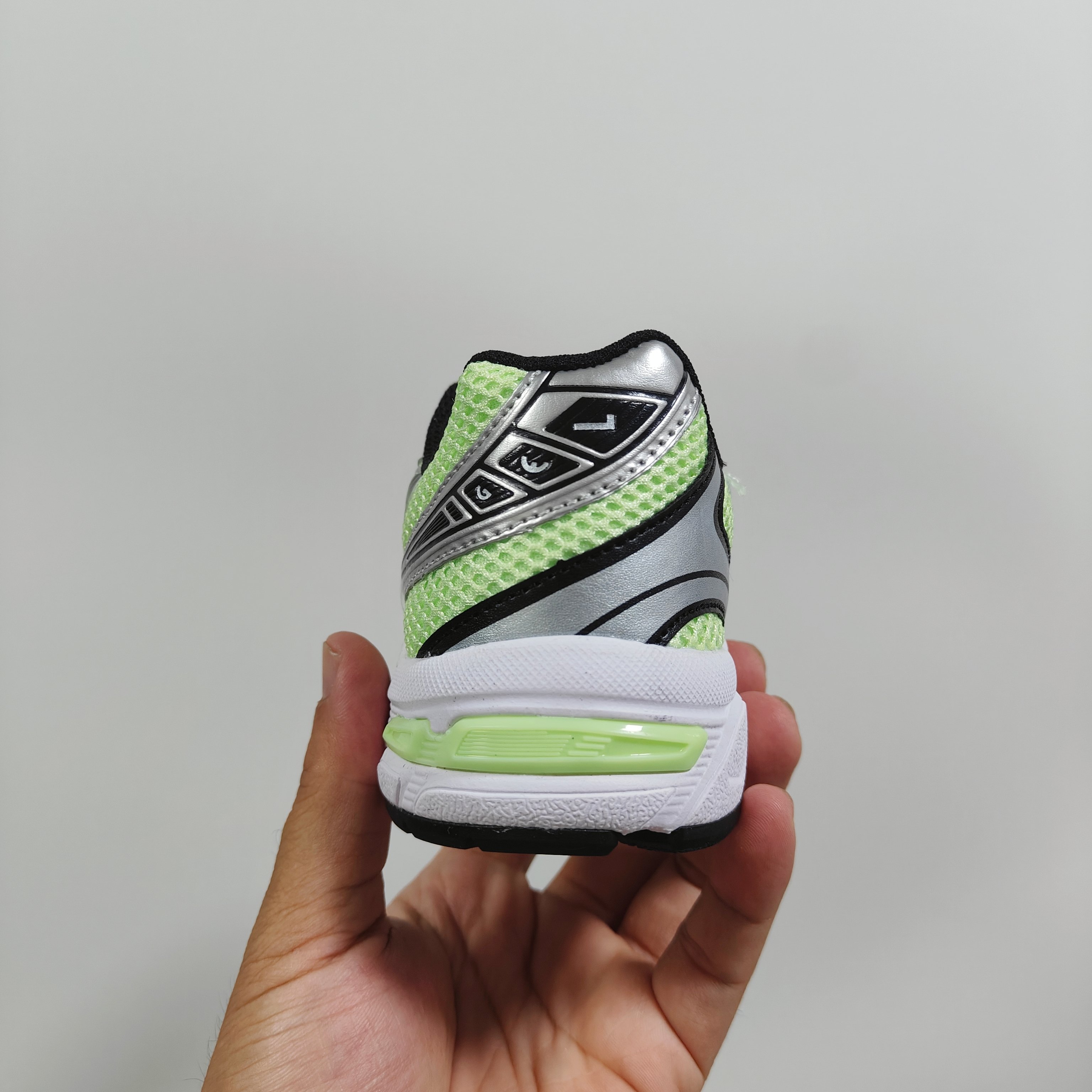 图片[5]-新款出货放 A家亚瑟1130童鞋25秋冬缓震跑步鞋GEL胶柔韧舒适缓冲 尺码：儿童26-37码 兔子带松紧带 官方新品 买一单省几百块，就是现在 真的期待了好久，终于来咯👏🏻 囤起来开春必备❤️橡胶轻便组合防滑大底 松紧带设计，海玻璃鞋垫超舒适☁️ 经典老爹款式，潮范儿十足🆒 超爱的新品🆕自留推荐-选品中心