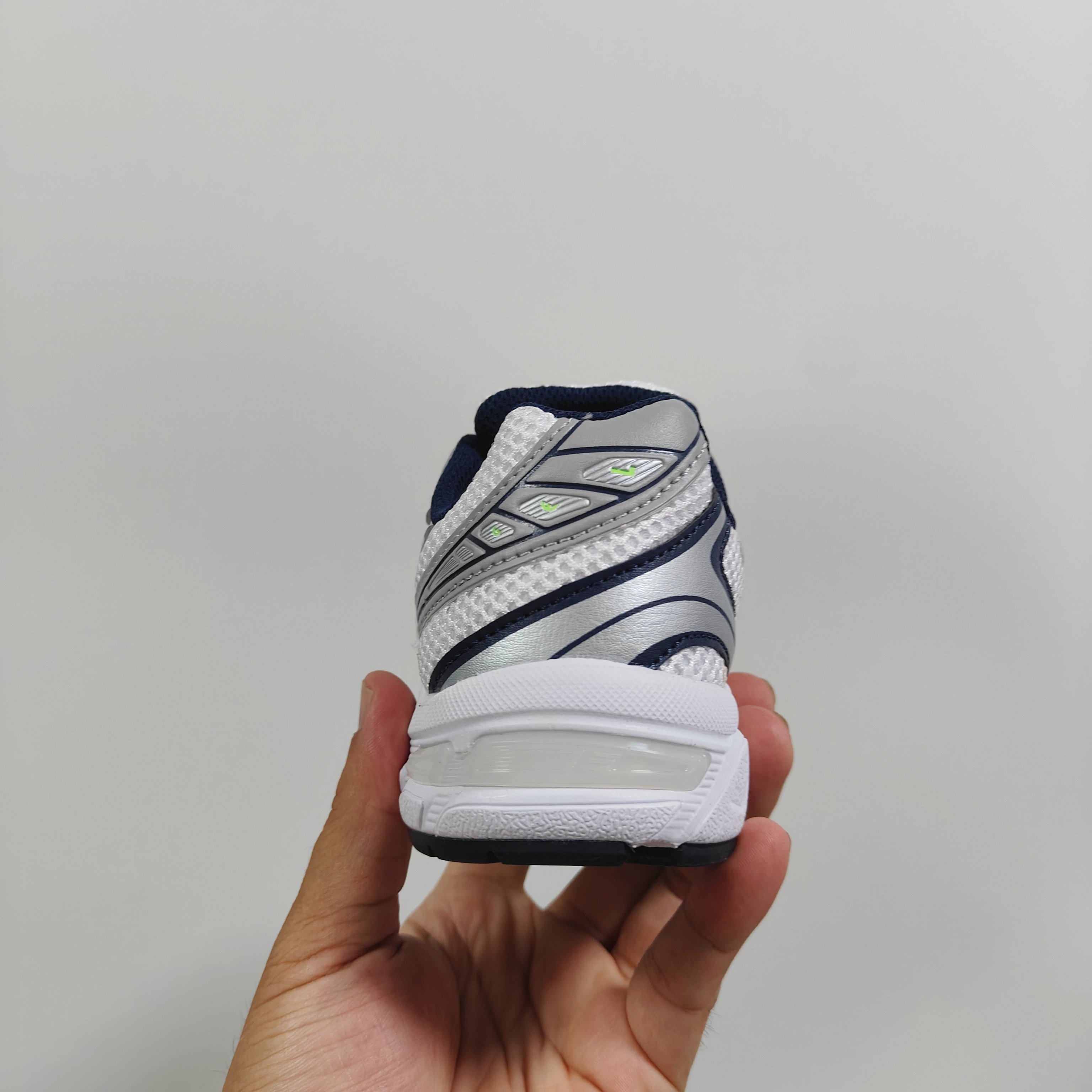 图片[5]-新款出货 A家亚瑟1130童鞋25秋冬缓震跑步鞋GEL胶柔韧舒适缓冲 尺码：儿童26-37码 兔子带松紧带 官方新品 买一单省几百块，就是现在 真的期待了好久，终于来咯👏🏻 囤起来开春必备❤️橡胶轻便组合防滑大底 松紧带设计，海玻璃鞋垫超舒适☁️ 经典老爹款式，潮范儿十足🆒 超爱的新品🆕自留推荐-选品中心