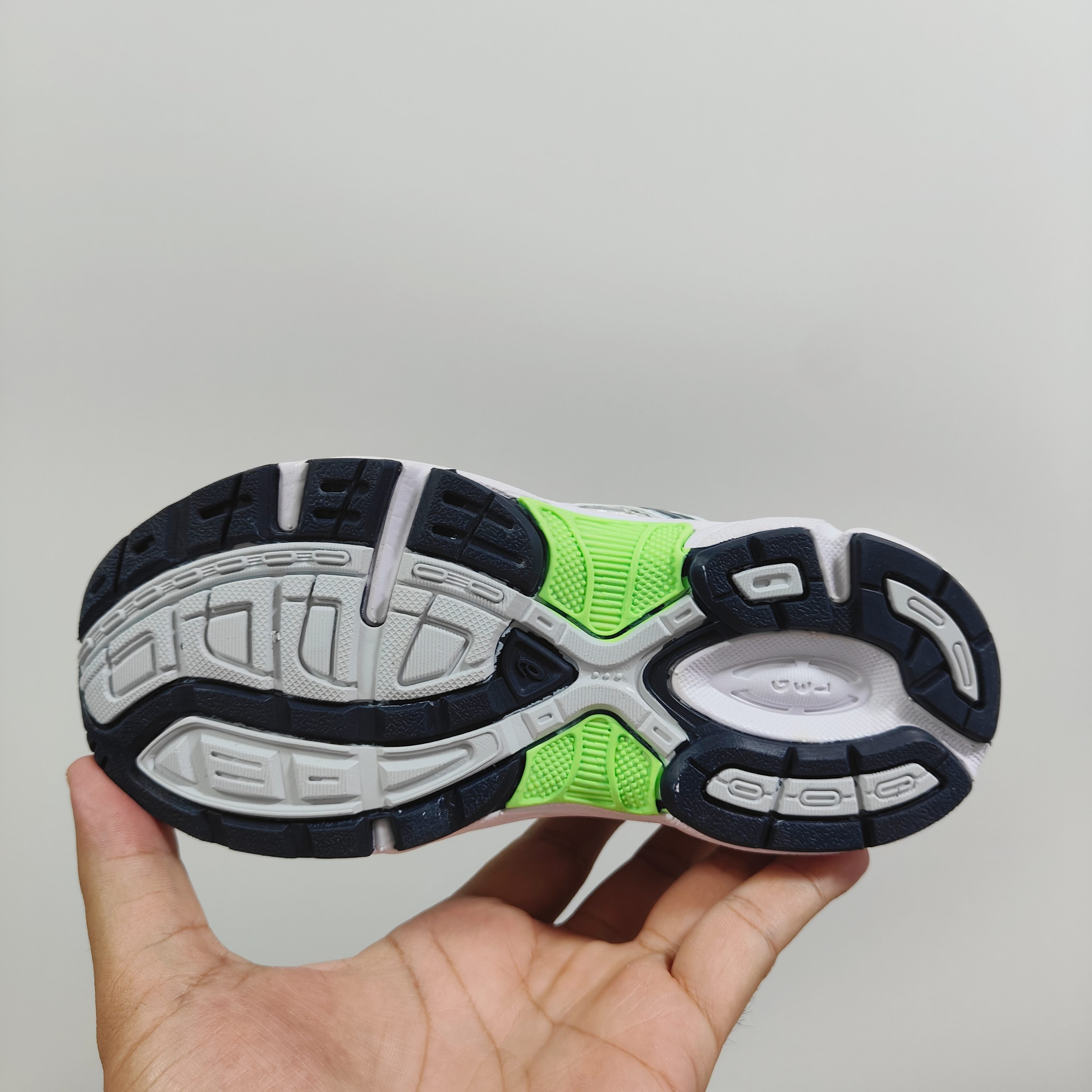 图片[6]-新款出货 A家亚瑟1130童鞋25秋冬缓震跑步鞋GEL胶柔韧舒适缓冲 尺码：儿童26-37码 兔子带松紧带 官方新品 买一单省几百块，就是现在 真的期待了好久，终于来咯👏🏻 囤起来开春必备❤️橡胶轻便组合防滑大底 松紧带设计，海玻璃鞋垫超舒适☁️ 经典老爹款式，潮范儿十足🆒 超爱的新品🆕自留推荐-选品中心