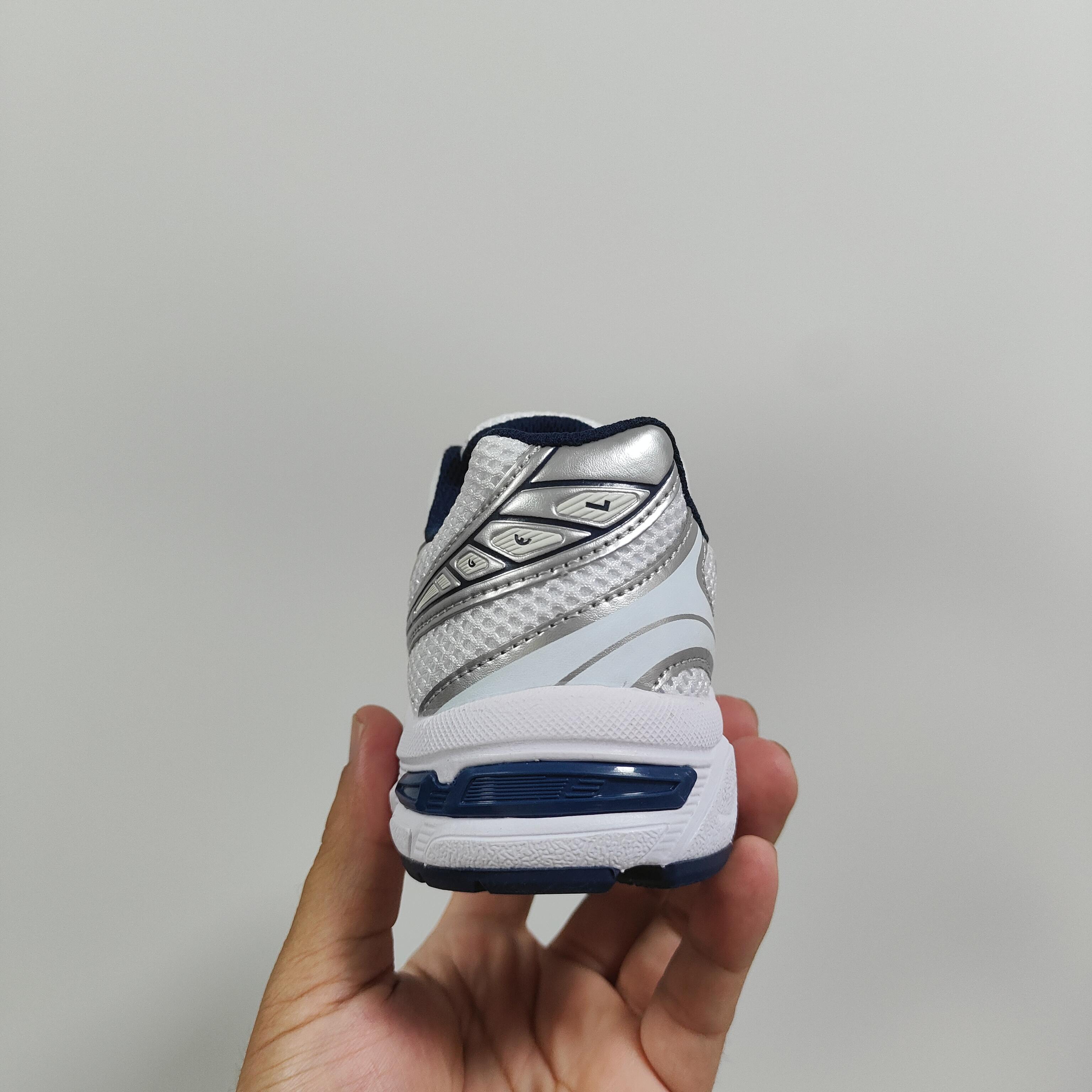 图片[5]-新款出货 A家亚瑟1130童鞋25秋冬缓震跑步鞋GEL胶柔韧舒适缓冲 尺码：儿童26-37码 兔子带松紧带 官方新品 买一单省几百块，就是现在 真的期待了好久，终于来咯👏🏻 囤起来开春必备❤️橡胶轻便组合防滑大底 松紧带设计，海玻璃鞋垫超舒适☁️ 经典老爹款式，潮范儿十足🆒 超爱的新品🆕自留推荐-选品中心