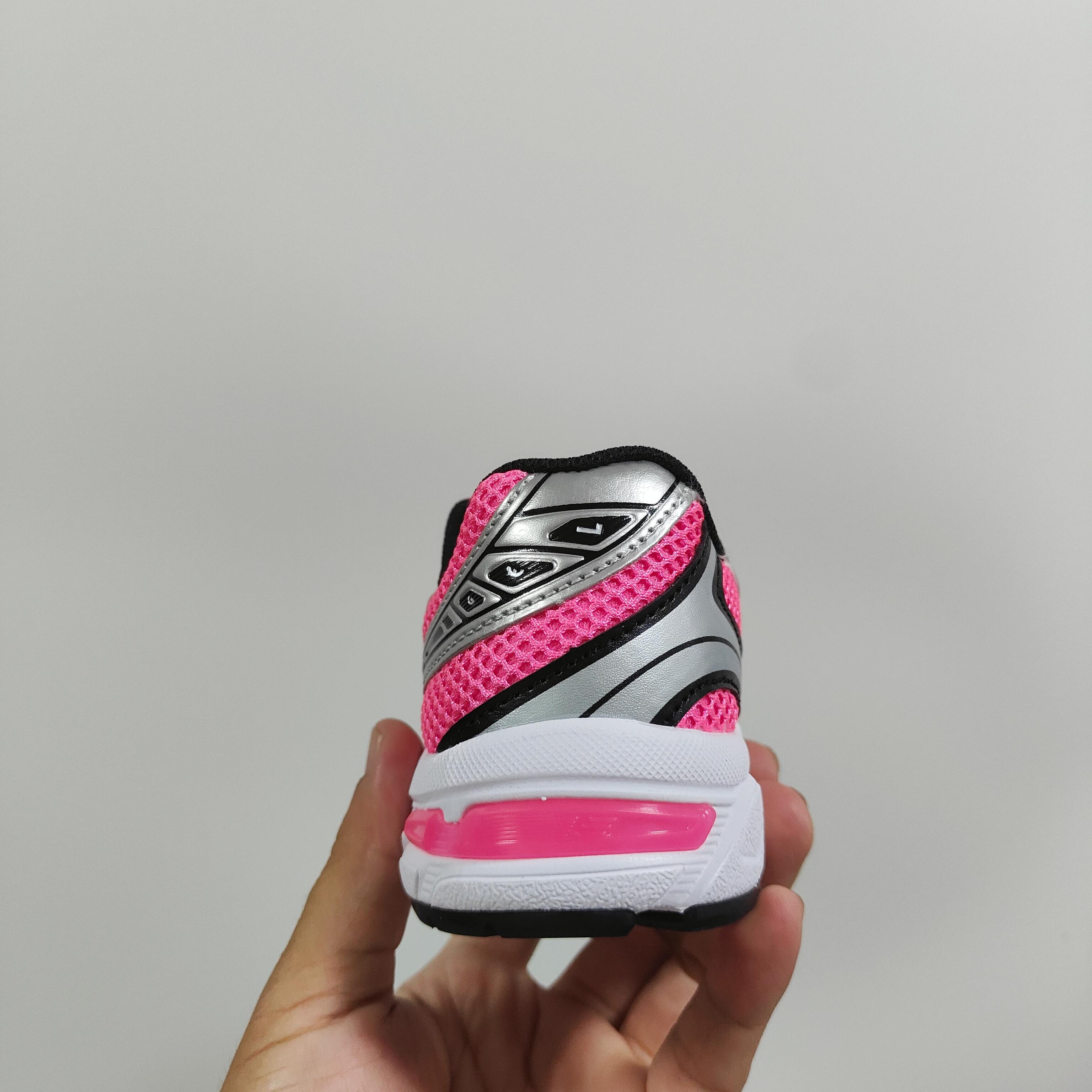 图片[5]-新款出货 A家亚瑟1130童鞋25秋冬缓震跑步鞋GEL胶柔韧舒适缓冲 尺码：儿童26-37码 兔子带松紧带 官方新品 买一单省几百块，就是现在 真的期待了好久，终于来咯👏🏻 囤起来开春必备❤️橡胶轻便组合防滑大底 松紧带设计，海玻璃鞋垫超舒适☁️ 经典老爹款式，潮范儿十足🆒 超爱的新品🆕自留推荐-选品中心