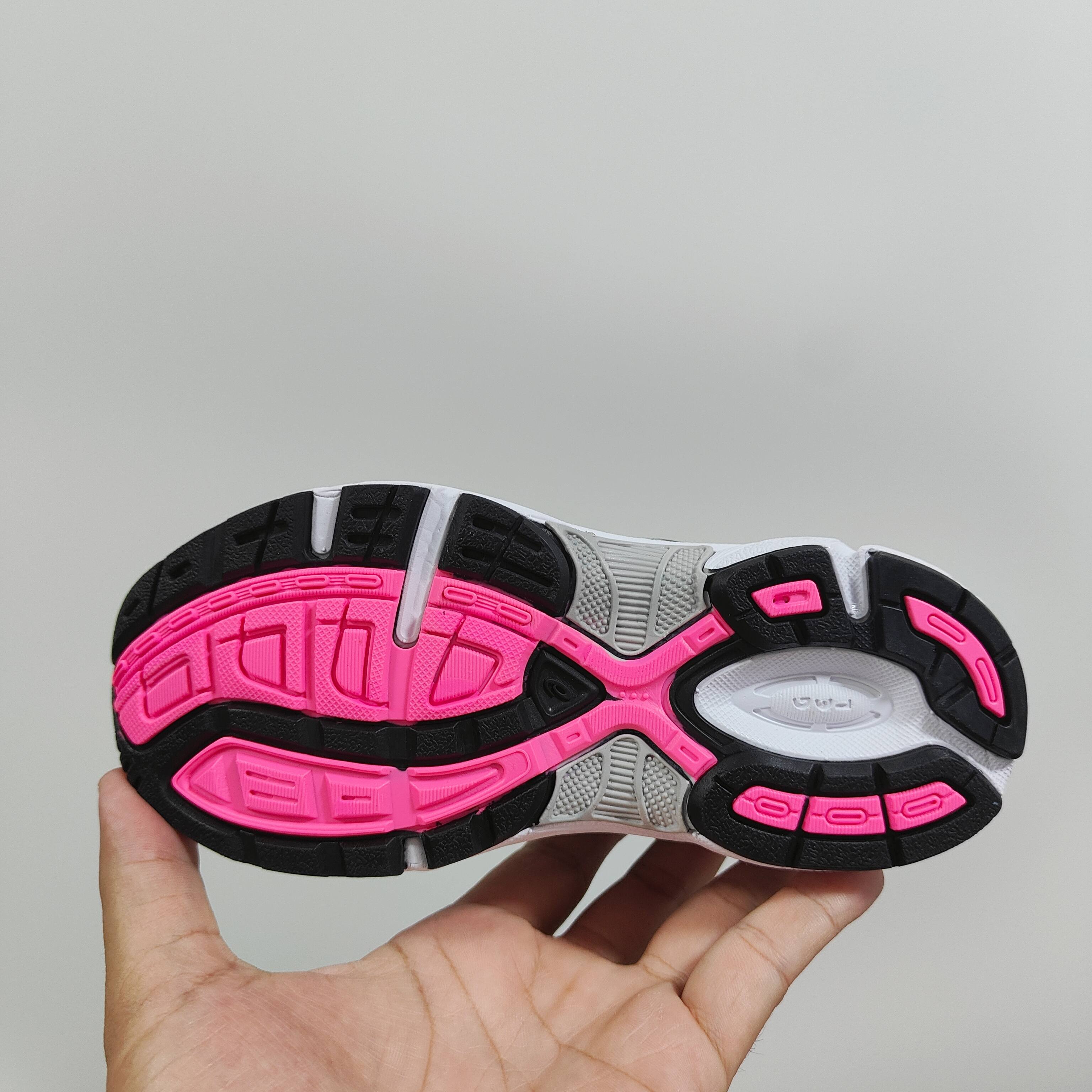 图片[7]-新款出货 A家亚瑟1130童鞋25秋冬缓震跑步鞋GEL胶柔韧舒适缓冲 尺码：儿童26-37码 兔子带松紧带 官方新品 买一单省几百块，就是现在 真的期待了好久，终于来咯👏🏻 囤起来开春必备❤️橡胶轻便组合防滑大底 松紧带设计，海玻璃鞋垫超舒适☁️ 经典老爹款式，潮范儿十足🆒 超爱的新品🆕自留推荐-选品中心