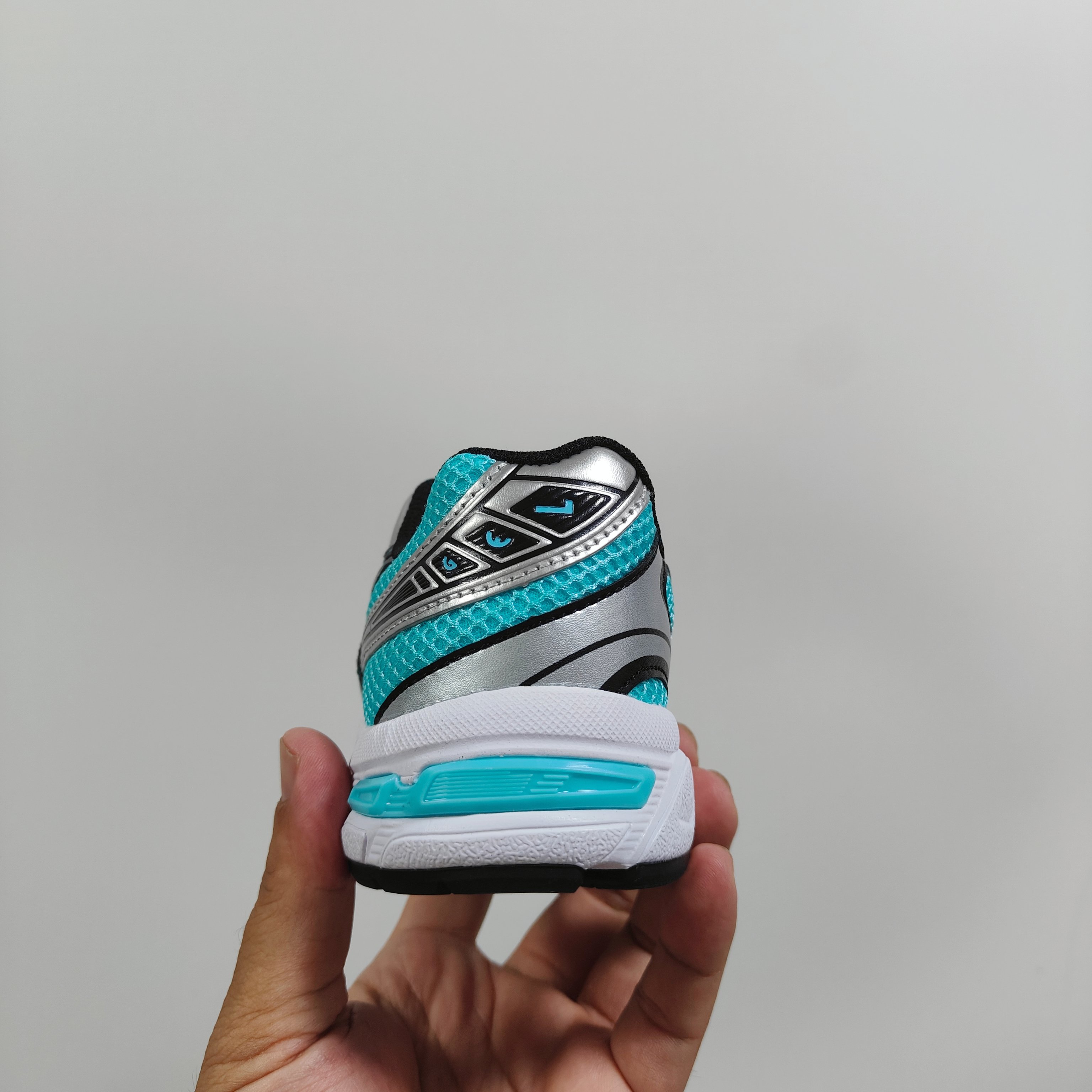 图片[5]-新款出货 A家亚瑟1130童鞋25秋冬缓震跑步鞋GEL胶柔韧舒适缓冲 尺码：儿童26-37码 兔子带松紧带 官方新品 买一单省几百块，就是现在 真的期待了好久，终于来咯👏🏻 囤起来开春必备❤️橡胶轻便组合防滑大底 松紧带设计，海玻璃鞋垫超舒适☁️ 经典老爹款式，潮范儿十足🆒 超爱的新品🆕自留推荐-选品中心