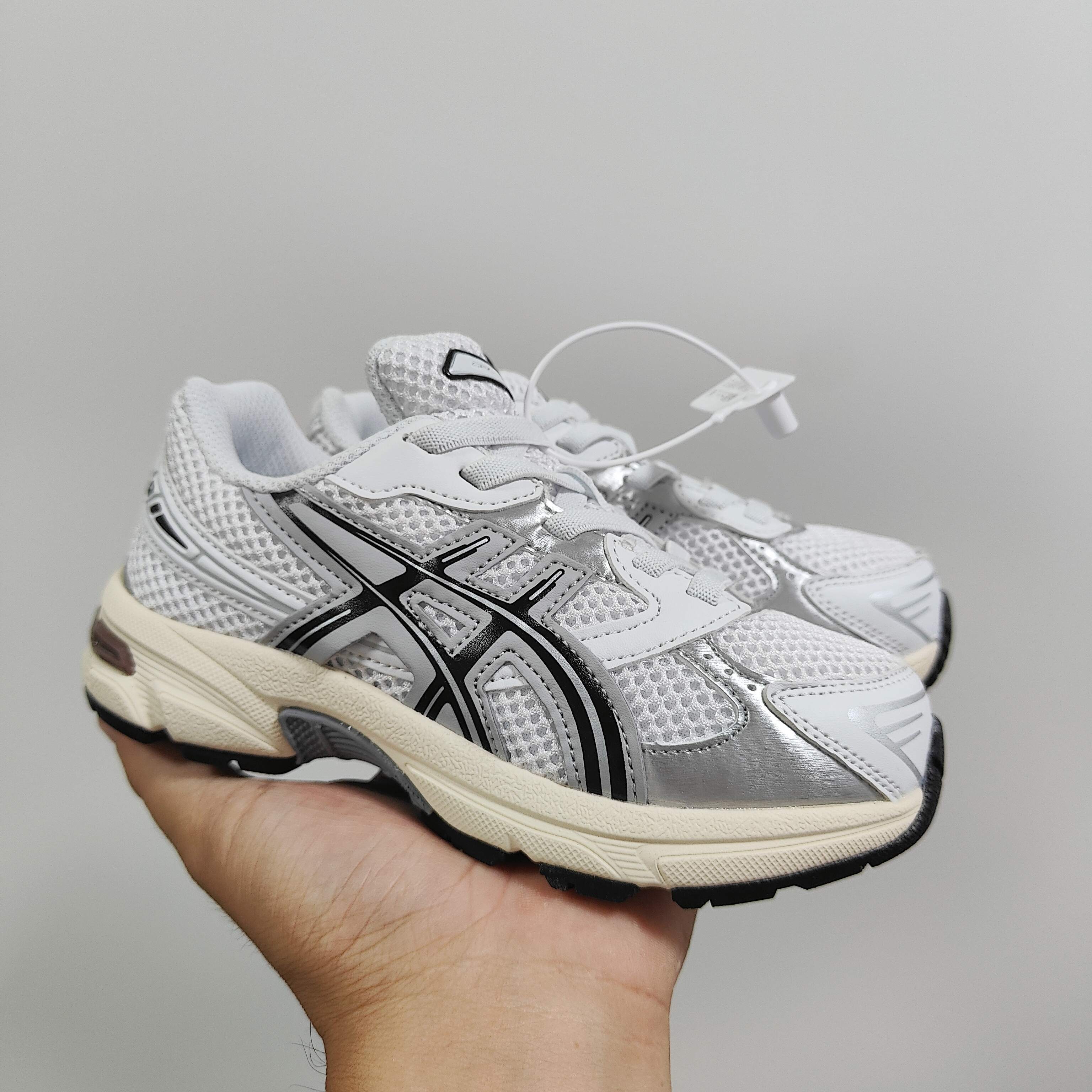 图片[2]-新款出货 A家亚瑟1130童鞋25秋冬缓震跑步鞋GEL胶柔韧舒适缓冲 尺码：儿童26-37码 兔子带松紧带 官方新品 买一单省几百块，就是现在 真的期待了好久，终于来咯👏🏻 囤起来开春必备❤️橡胶轻便组合防滑大底 松紧带设计，海玻璃鞋垫超舒适☁️ 经典老爹款式，潮范儿十足🆒 超爱的新品🆕自留推荐-选品中心