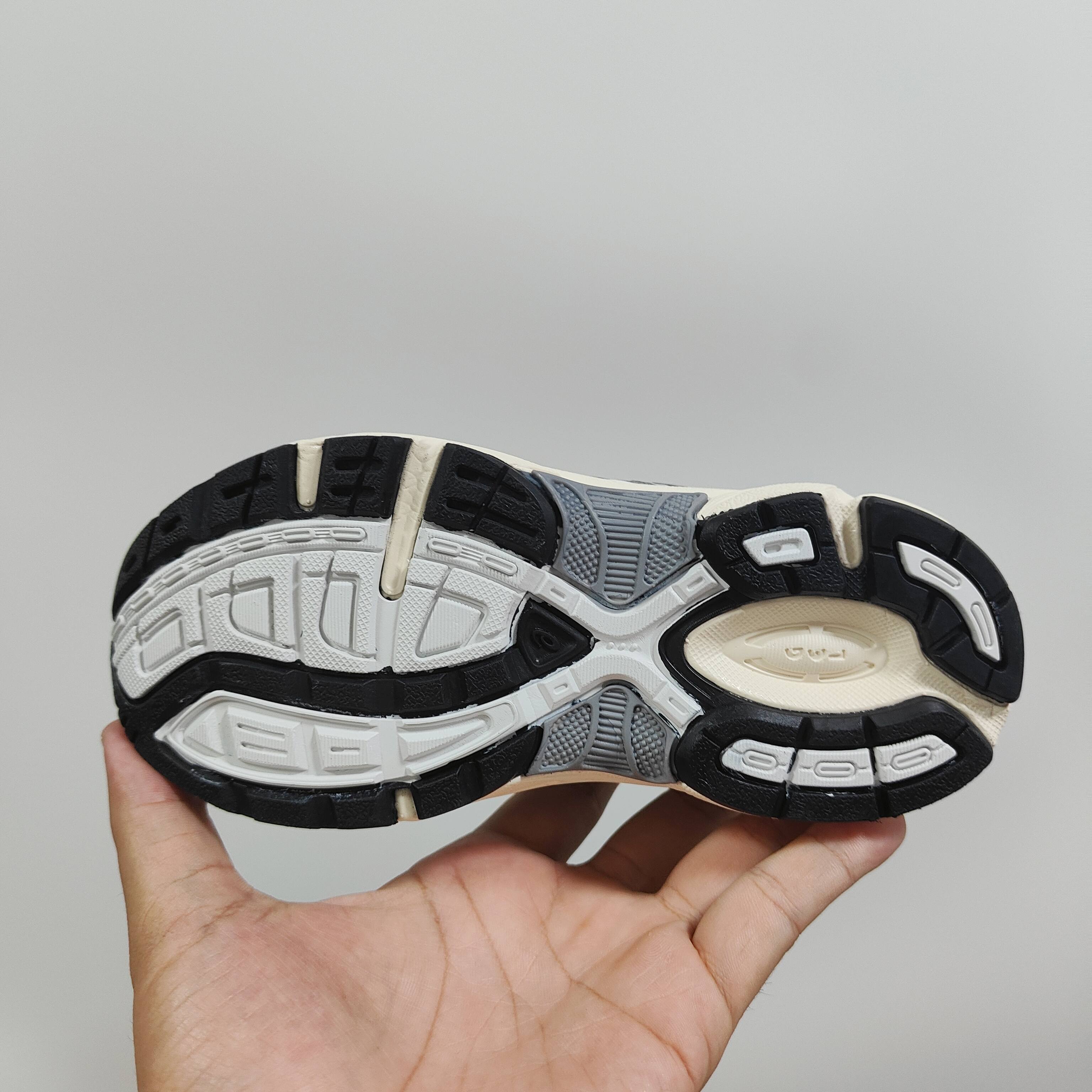 图片[6]-新款出货 A家亚瑟1130童鞋25秋冬缓震跑步鞋GEL胶柔韧舒适缓冲 尺码：儿童26-37码 兔子带松紧带 官方新品 买一单省几百块，就是现在 真的期待了好久，终于来咯👏🏻 囤起来开春必备❤️橡胶轻便组合防滑大底 松紧带设计，海玻璃鞋垫超舒适☁️ 经典老爹款式，潮范儿十足🆒 超爱的新品🆕自留推荐-选品中心