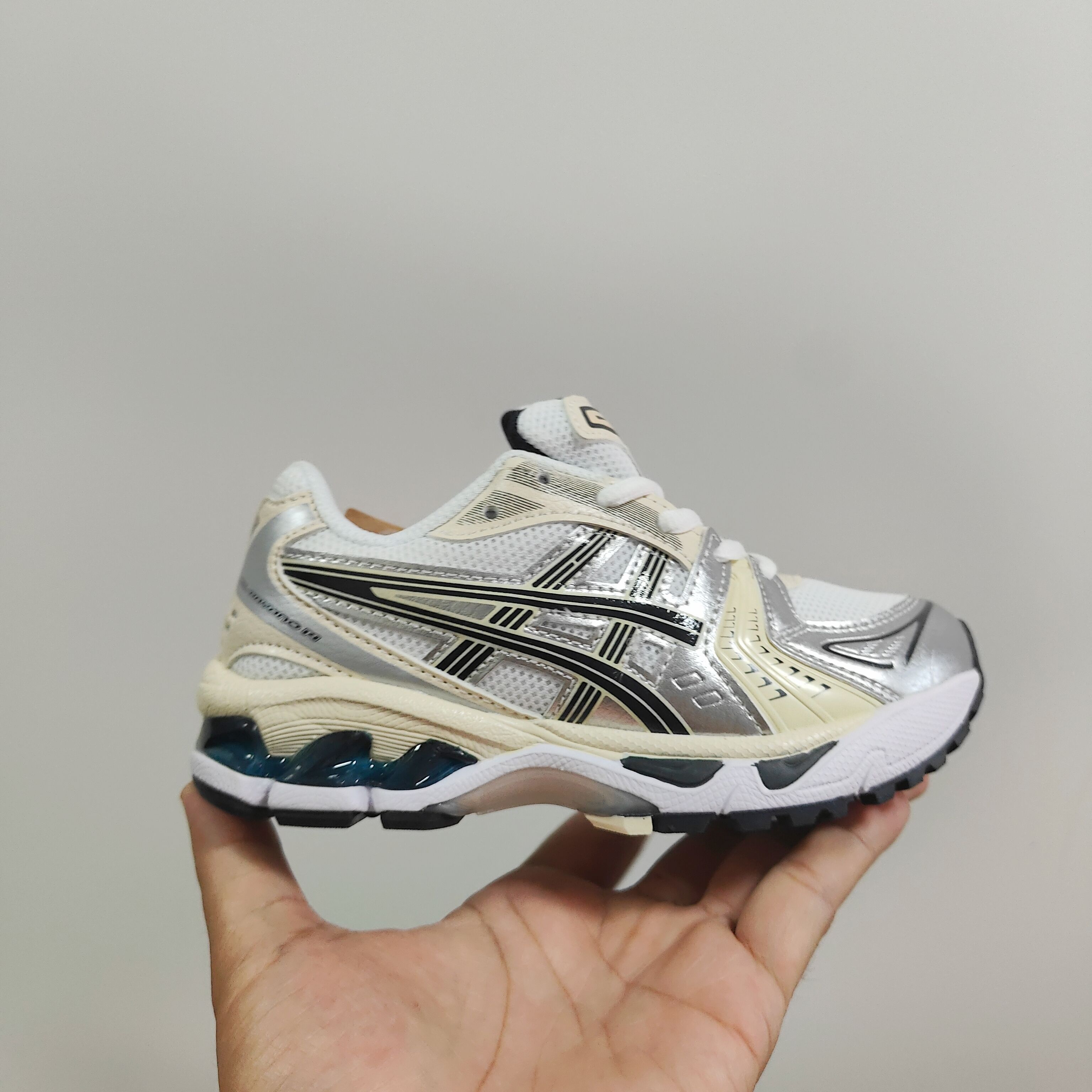 图片[3]-新款出货 亚瑟士K14鞋带款童鞋26-37 缓震跑步鞋GEL胶柔韧舒适缓冲，橡胶轻便组合防滑大底，松紧带设计，海玻璃鞋垫超舒适☁️潮范儿十足🆒-选品中心