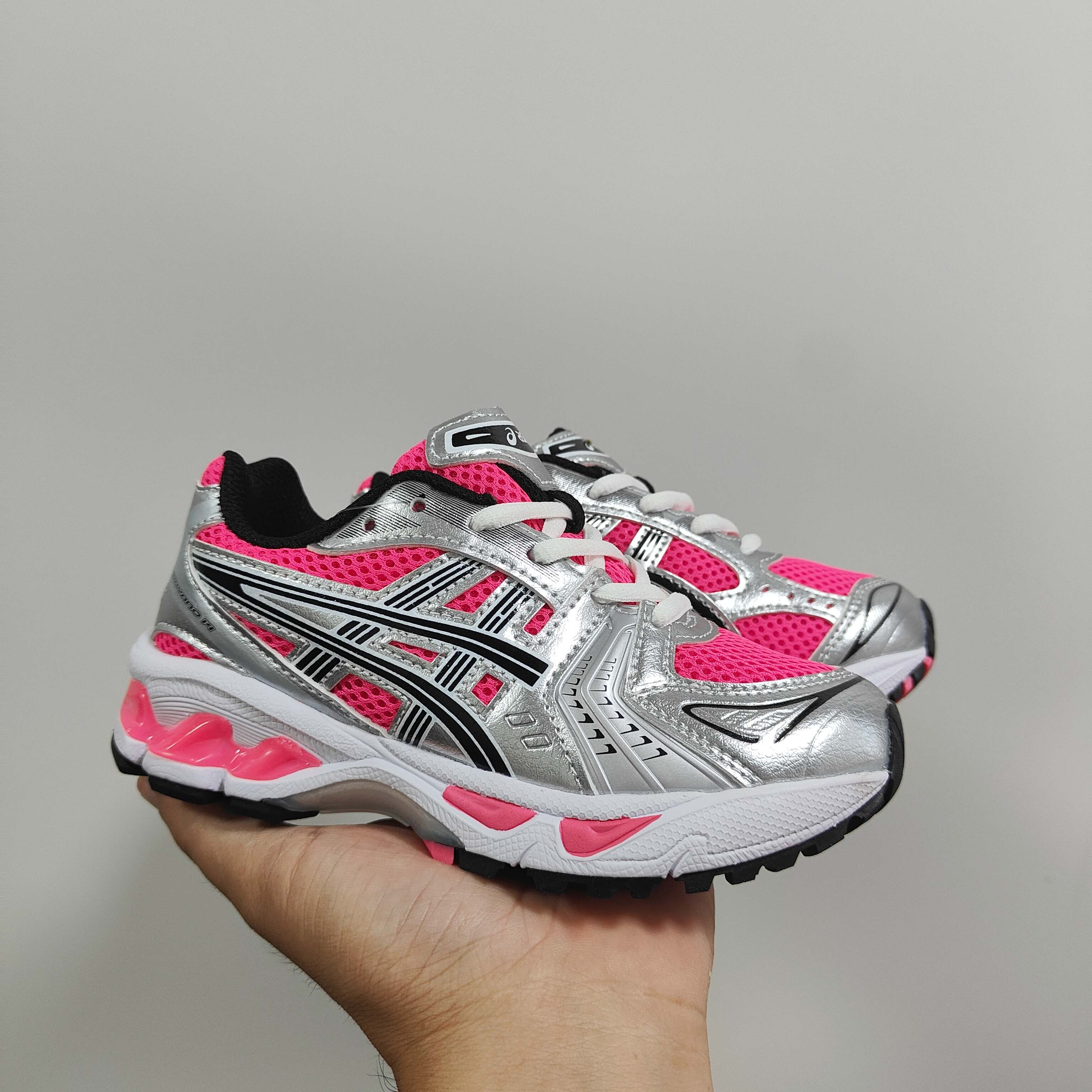 图片[2]-新款出货 亚瑟士K14鞋带款童鞋26-37 缓震跑步鞋GEL胶柔韧舒适缓冲，橡胶轻便组合防滑大底，松紧带设计，海玻璃鞋垫超舒适☁️潮范儿十足🆒-选品中心