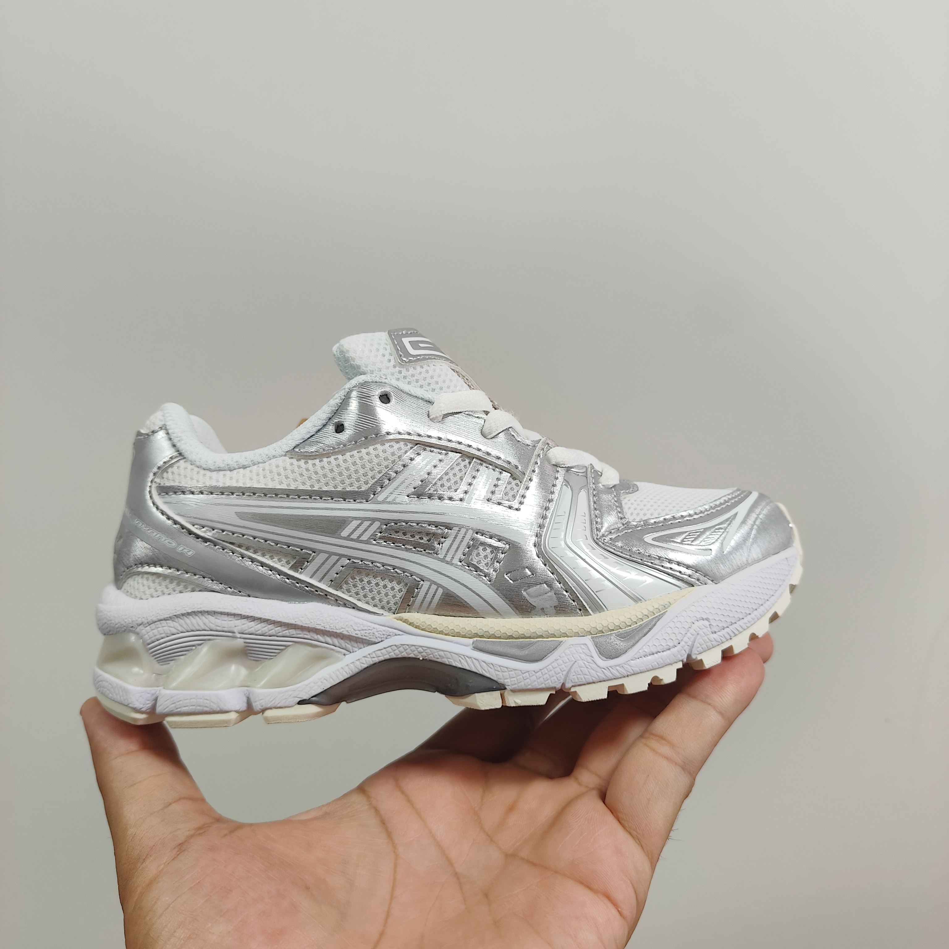 图片[3]-新款出货 亚瑟士K14鞋带款童鞋26-37 缓震跑步鞋GEL胶柔韧舒适缓冲，橡胶轻便组合防滑大底，松紧带设计，海玻璃鞋垫超舒适☁️潮范儿十足🆒-选品中心