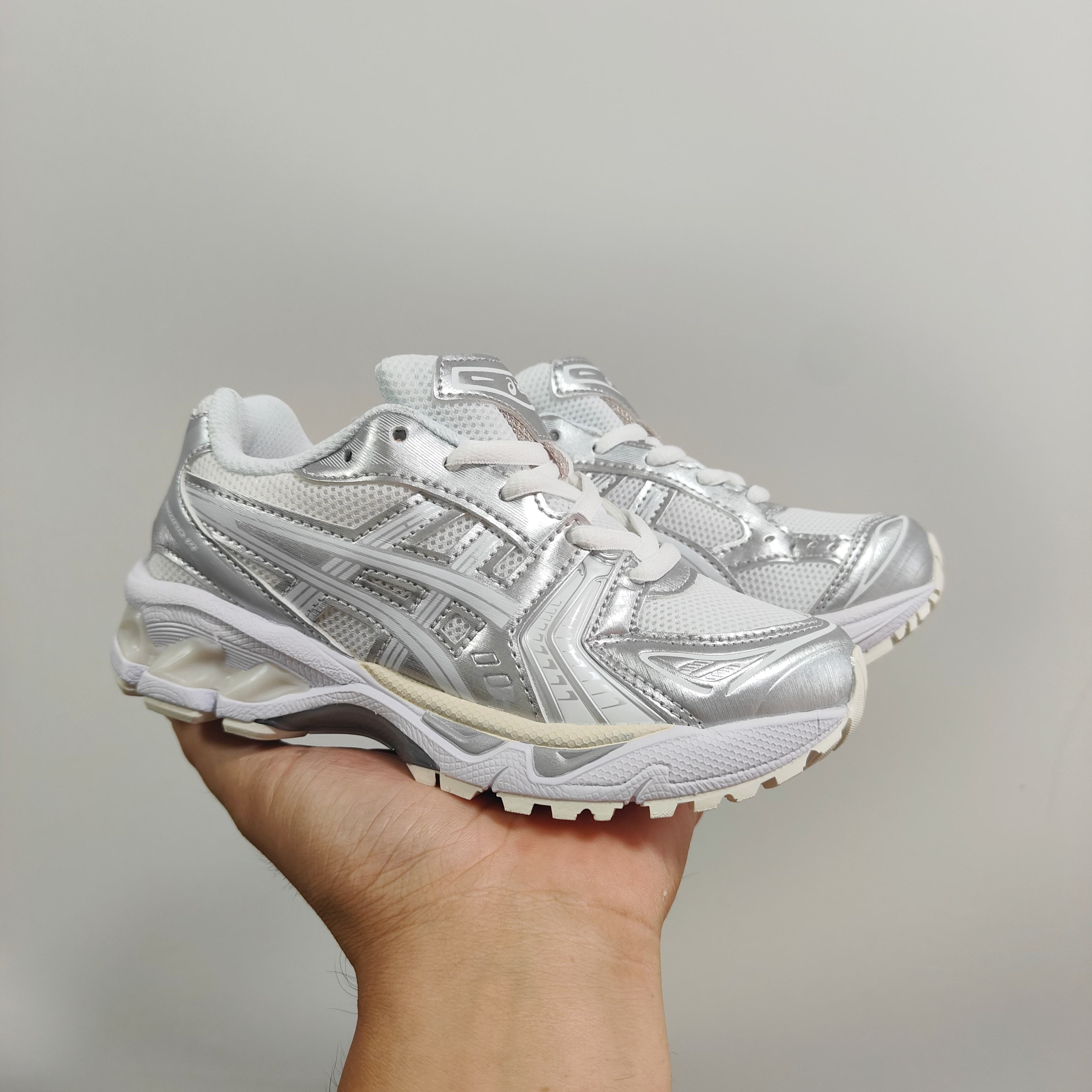 图片[2]-新款出货 亚瑟士K14鞋带款童鞋26-37 缓震跑步鞋GEL胶柔韧舒适缓冲，橡胶轻便组合防滑大底，松紧带设计，海玻璃鞋垫超舒适☁️潮范儿十足🆒-选品中心