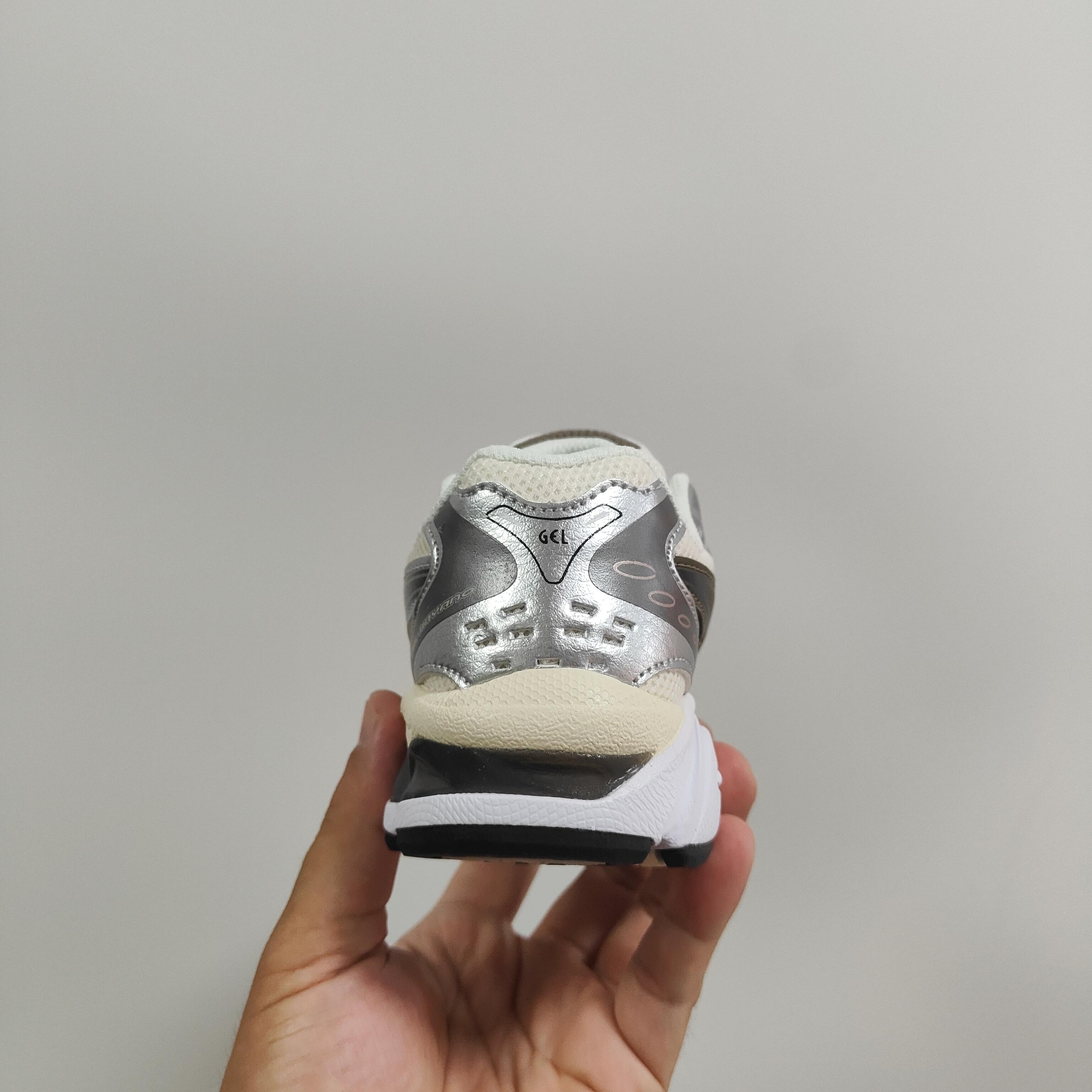 图片[5]-新款出货 亚瑟士K14鞋带款童鞋26-37 缓震跑步鞋GEL胶柔韧舒适缓冲，橡胶轻便组合防滑大底，松紧带设计，海玻璃鞋垫超舒适☁️潮范儿十足🆒-选品中心