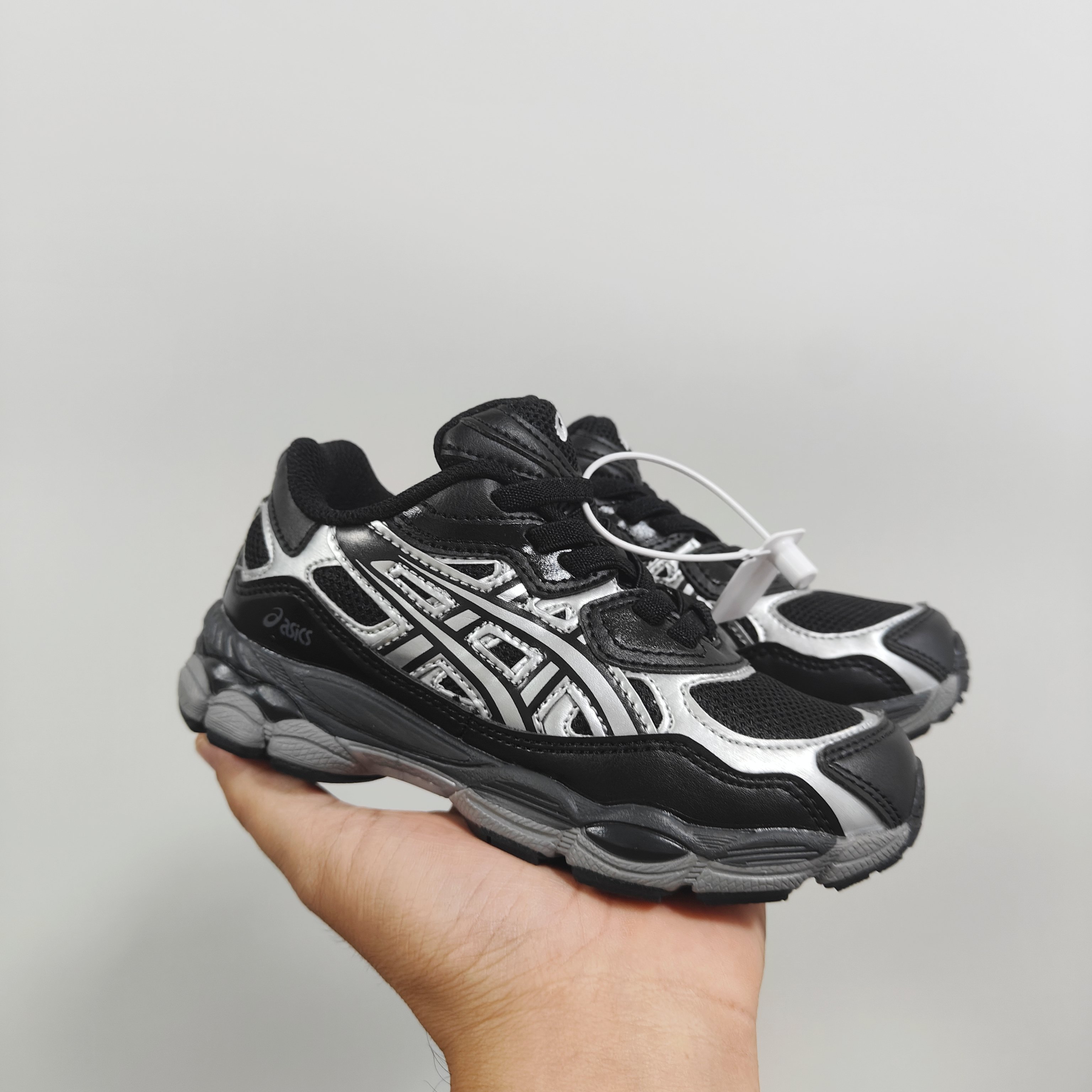 图片[2]-新款出货放 A家亚瑟nyc童鞋25秋冬缓震跑步鞋GEL胶柔韧舒适缓冲 尺码：儿童26-37码 兔子带松紧带 官方新品 买一单省几百块，就是现在 真的期待了好久，终于来咯👏🏻 囤起来开春必备❤️橡胶轻便组合防滑大底 松紧带设计，海玻璃鞋垫超舒适☁️ 经典老爹款式，潮范儿十足🆒 超爱的新品🆕自留推荐-选品中心