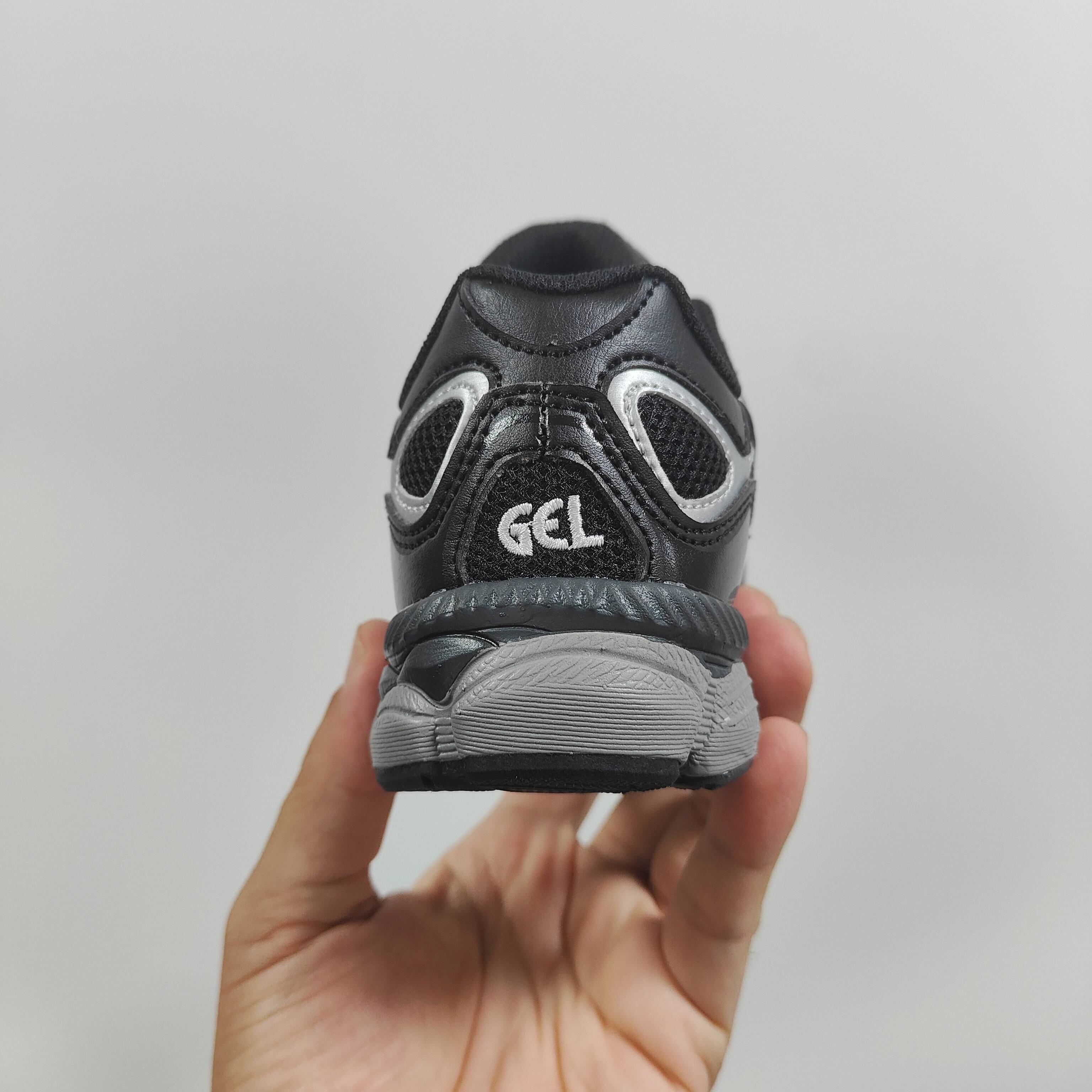 图片[5]-新款出货放 A家亚瑟nyc童鞋25秋冬缓震跑步鞋GEL胶柔韧舒适缓冲 尺码：儿童26-37码 兔子带松紧带 官方新品 买一单省几百块，就是现在 真的期待了好久，终于来咯👏🏻 囤起来开春必备❤️橡胶轻便组合防滑大底 松紧带设计，海玻璃鞋垫超舒适☁️ 经典老爹款式，潮范儿十足🆒 超爱的新品🆕自留推荐-选品中心