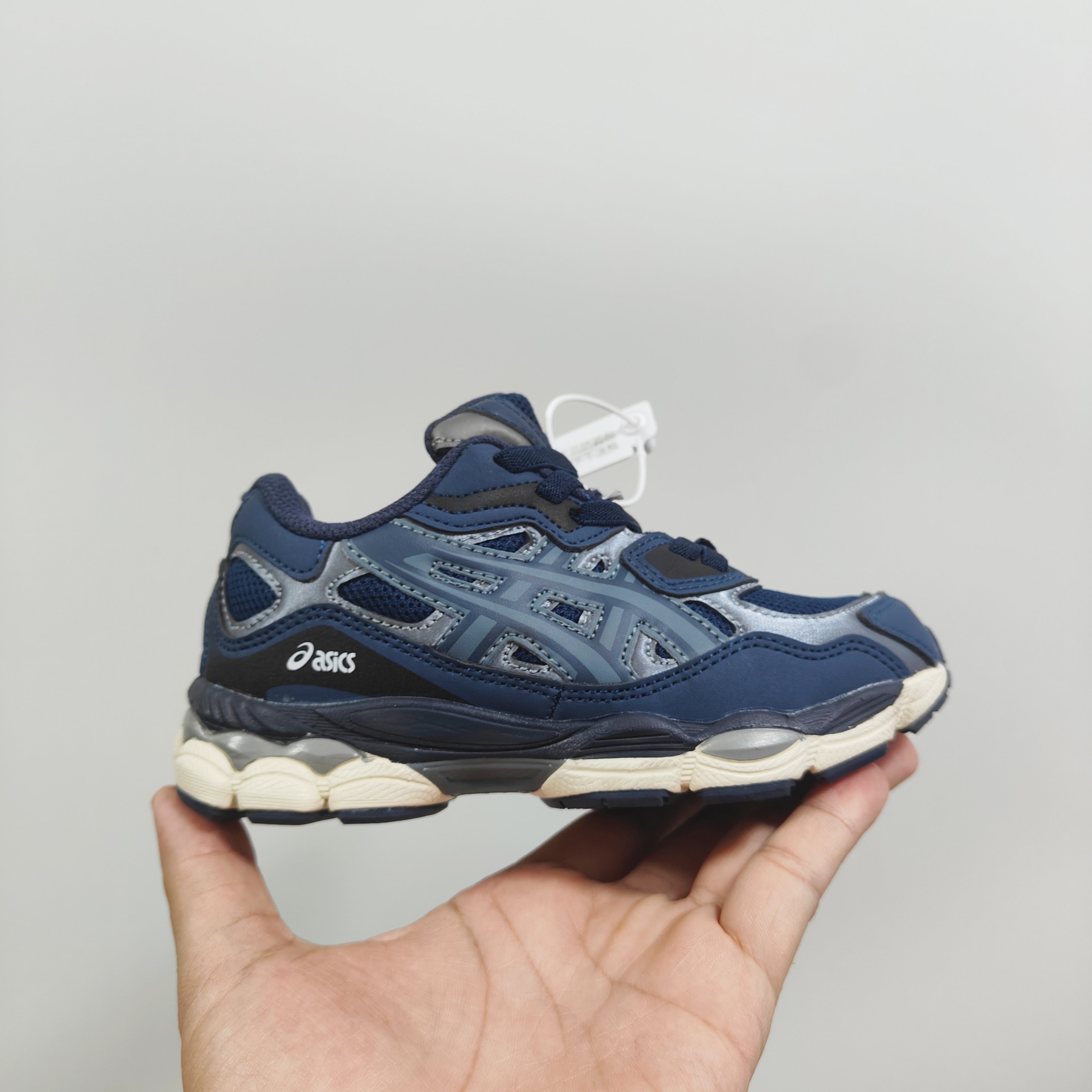 图片[3]-新款出货放 A家亚瑟nyc童鞋25秋冬缓震跑步鞋GEL胶柔韧舒适缓冲 尺码：儿童26-37码 兔子带松紧带 官方新品 买一单省几百块，就是现在 真的期待了好久，终于来咯👏🏻 囤起来开春必备❤️橡胶轻便组合防滑大底 松紧带设计，海玻璃鞋垫超舒适☁️ 经典老爹款式，潮范儿十足🆒 超爱的新品🆕自留推荐-选品中心