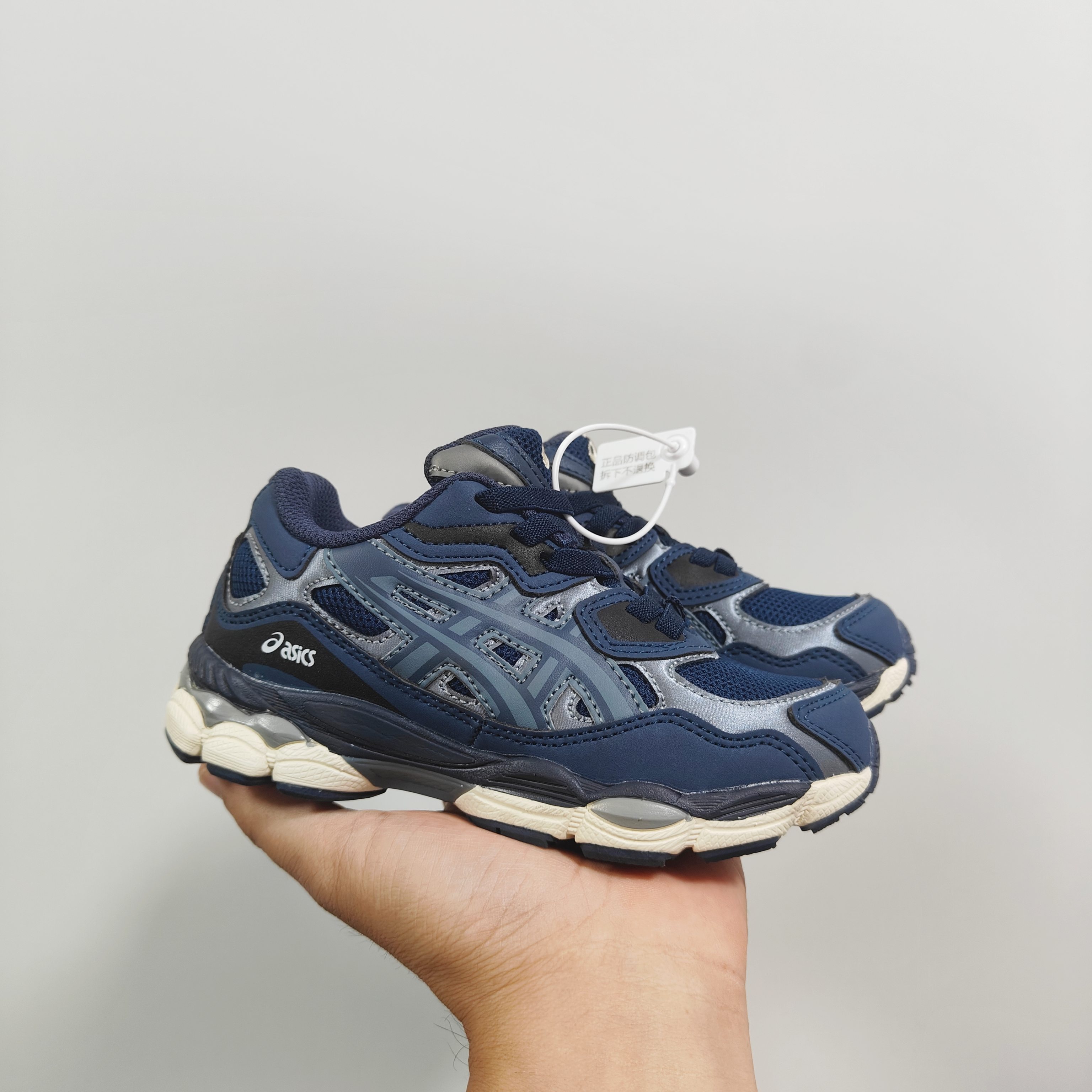 图片[2]-新款出货放 A家亚瑟nyc童鞋25秋冬缓震跑步鞋GEL胶柔韧舒适缓冲 尺码：儿童26-37码 兔子带松紧带 官方新品 买一单省几百块，就是现在 真的期待了好久，终于来咯👏🏻 囤起来开春必备❤️橡胶轻便组合防滑大底 松紧带设计，海玻璃鞋垫超舒适☁️ 经典老爹款式，潮范儿十足🆒 超爱的新品🆕自留推荐-选品中心