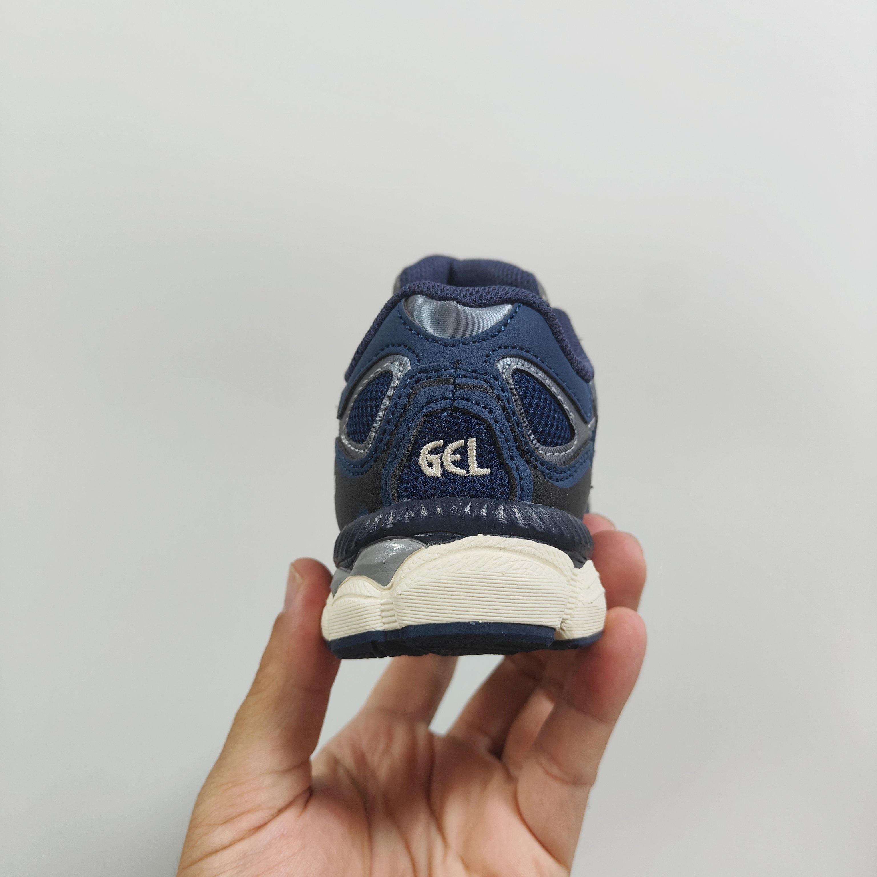 图片[5]-新款出货放 A家亚瑟nyc童鞋25秋冬缓震跑步鞋GEL胶柔韧舒适缓冲 尺码：儿童26-37码 兔子带松紧带 官方新品 买一单省几百块，就是现在 真的期待了好久，终于来咯👏🏻 囤起来开春必备❤️橡胶轻便组合防滑大底 松紧带设计，海玻璃鞋垫超舒适☁️ 经典老爹款式，潮范儿十足🆒 超爱的新品🆕自留推荐-选品中心