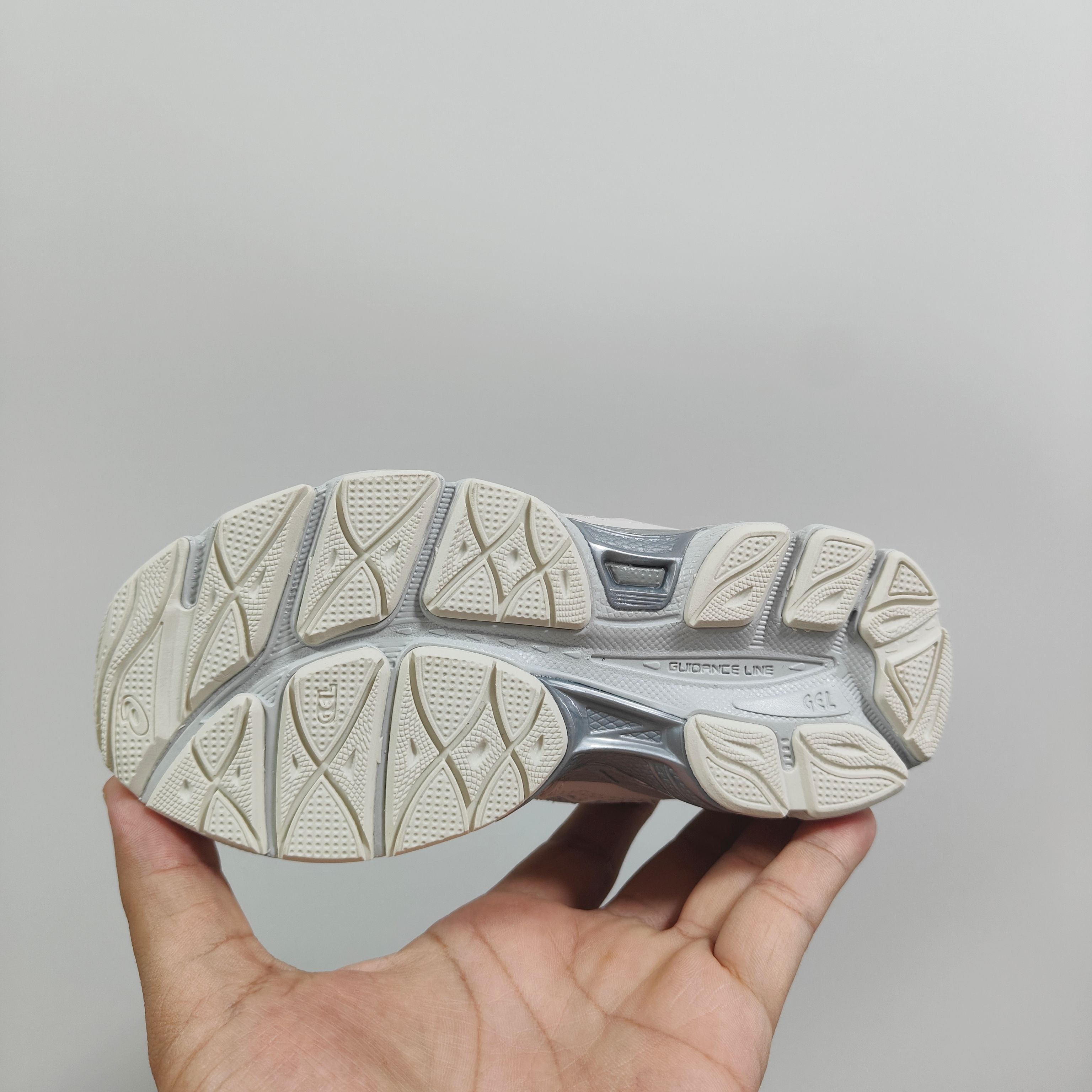 图片[6]-新款出货放 A家亚瑟nyc童鞋25秋冬缓震跑步鞋GEL胶柔韧舒适缓冲 尺码：儿童26-37码 兔子带松紧带 官方新品 买一单省几百块，就是现在 真的期待了好久，终于来咯👏🏻 囤起来开春必备❤️橡胶轻便组合防滑大底 松紧带设计，海玻璃鞋垫超舒适☁️ 经典老爹款式，潮范儿十足🆒 超爱的新品🆕自留推荐-选品中心