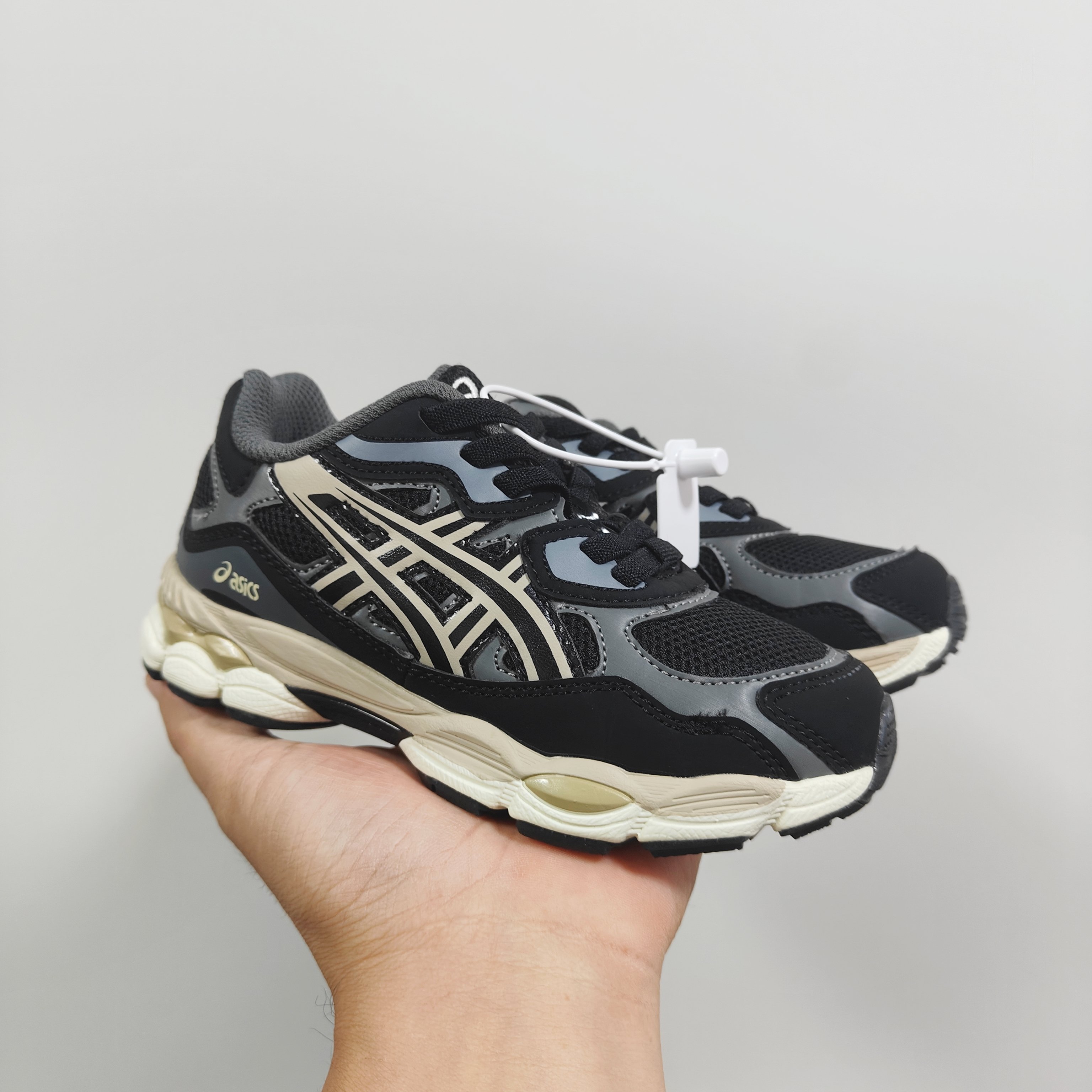 图片[2]-新款出货放 A家亚瑟nyc童鞋25秋冬缓震跑步鞋GEL胶柔韧舒适缓冲 尺码：儿童26-37码 兔子带松紧带 官方新品 买一单省几百块，就是现在 真的期待了好久，终于来咯👏🏻 囤起来开春必备❤️橡胶轻便组合防滑大底 松紧带设计，海玻璃鞋垫超舒适☁️ 经典老爹款式，潮范儿十足🆒 超爱的新品🆕自留推荐-选品中心