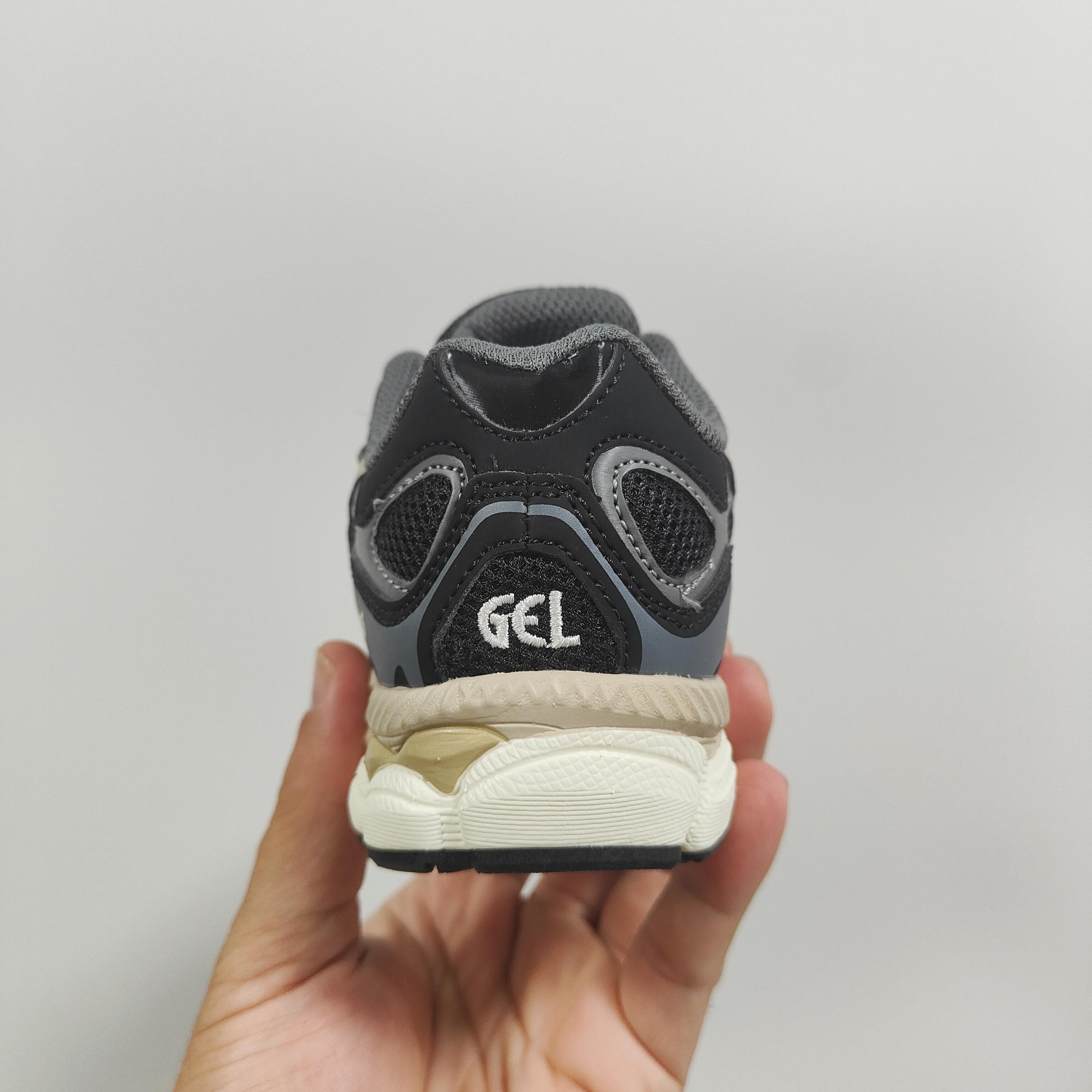 图片[5]-新款出货放 A家亚瑟nyc童鞋25秋冬缓震跑步鞋GEL胶柔韧舒适缓冲 尺码：儿童26-37码 兔子带松紧带 官方新品 买一单省几百块，就是现在 真的期待了好久，终于来咯👏🏻 囤起来开春必备❤️橡胶轻便组合防滑大底 松紧带设计，海玻璃鞋垫超舒适☁️ 经典老爹款式，潮范儿十足🆒 超爱的新品🆕自留推荐-选品中心