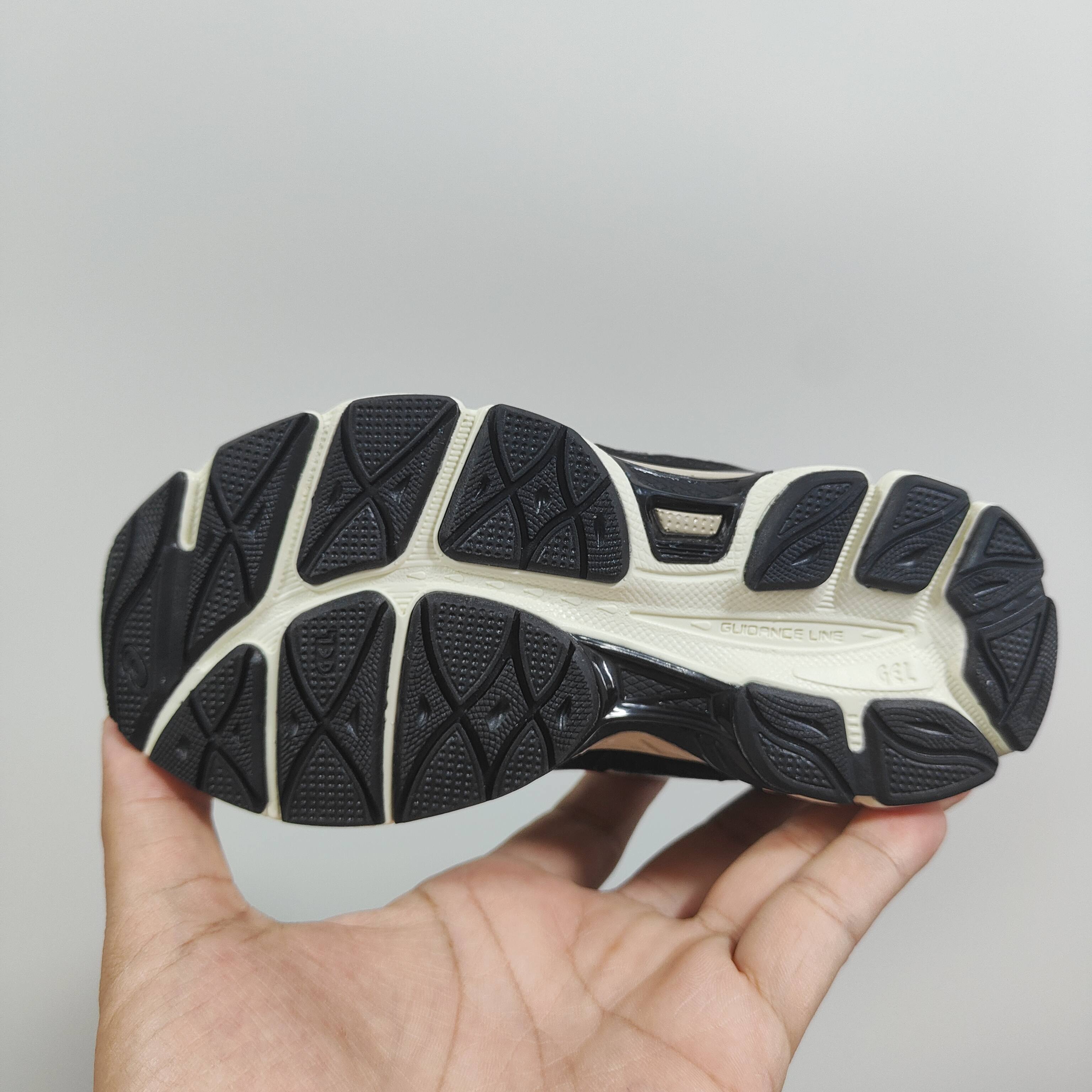 图片[6]-新款出货放 A家亚瑟nyc童鞋25秋冬缓震跑步鞋GEL胶柔韧舒适缓冲 尺码：儿童26-37码 兔子带松紧带 官方新品 买一单省几百块，就是现在 真的期待了好久，终于来咯👏🏻 囤起来开春必备❤️橡胶轻便组合防滑大底 松紧带设计，海玻璃鞋垫超舒适☁️ 经典老爹款式，潮范儿十足🆒 超爱的新品🆕自留推荐-选品中心